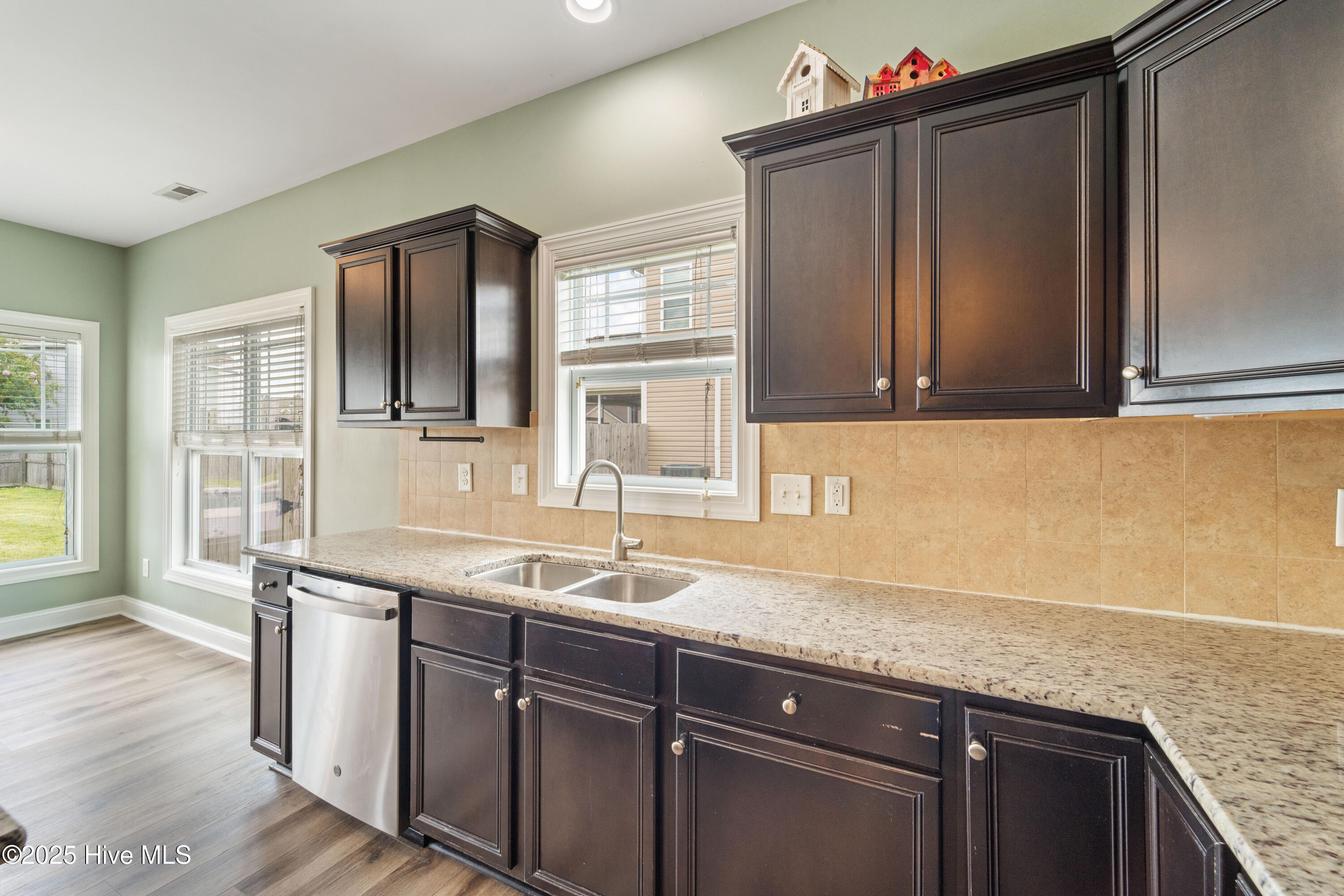 100525842 | Photo 39