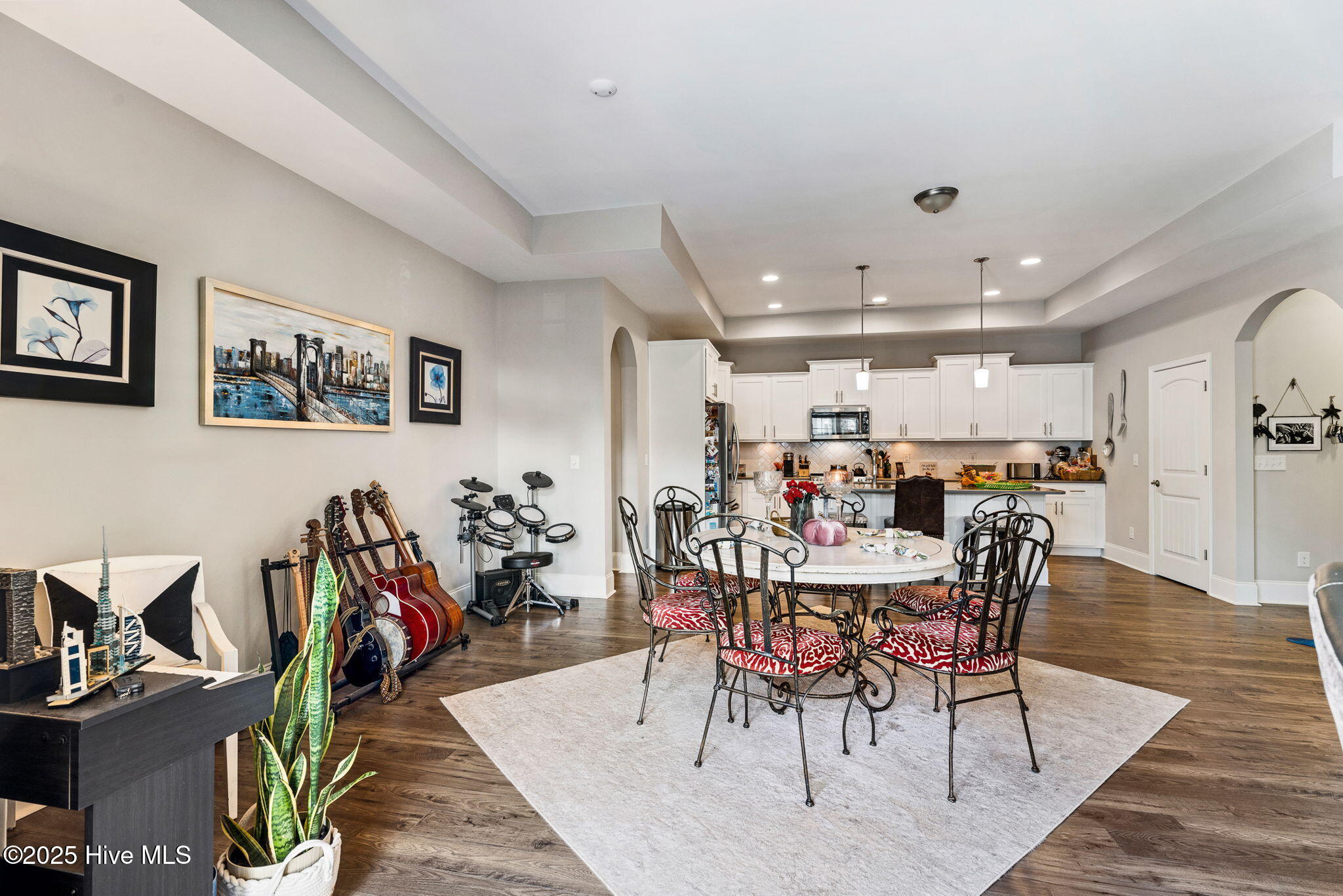 100542385 | Photo 17