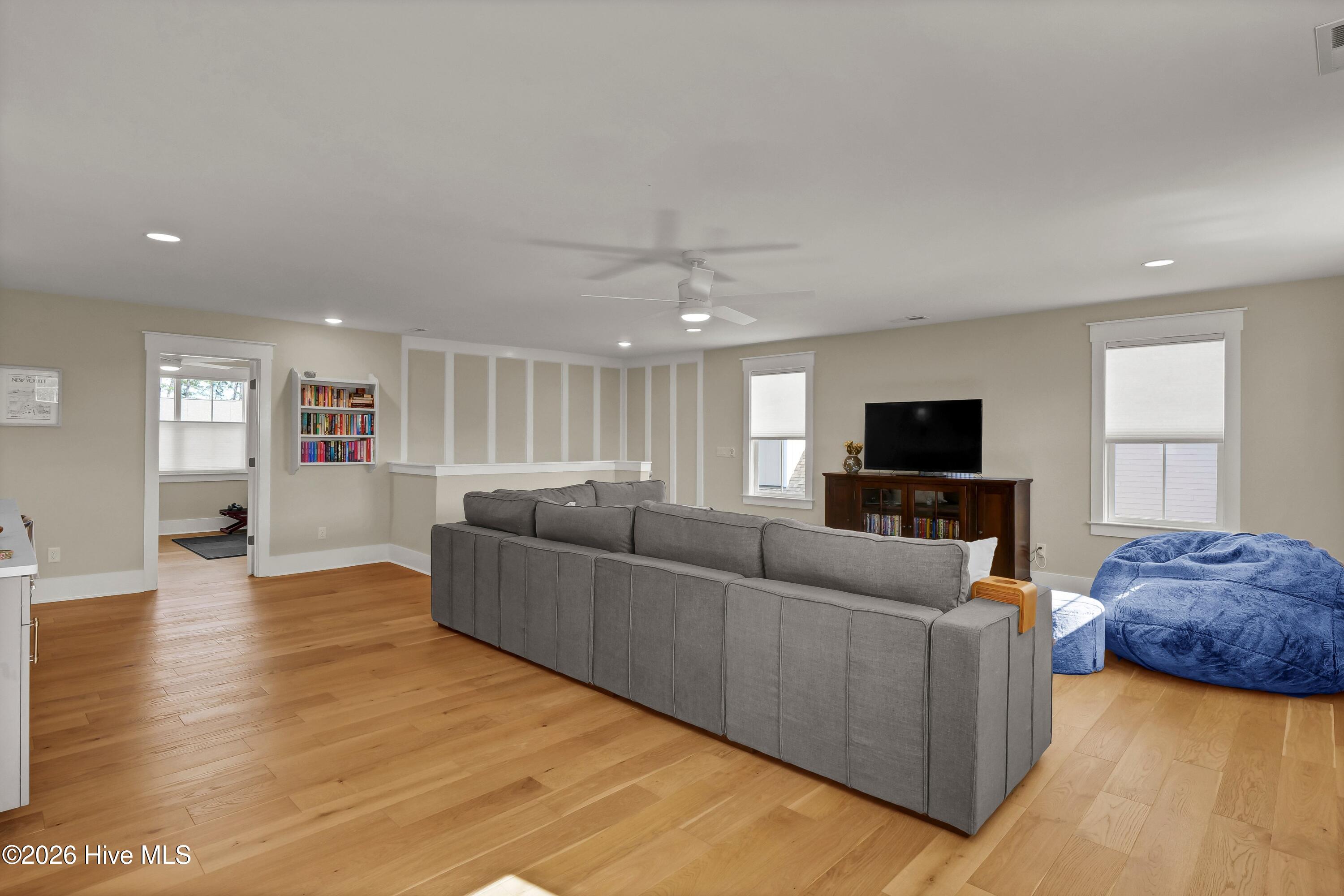 100566298 | Photo 33