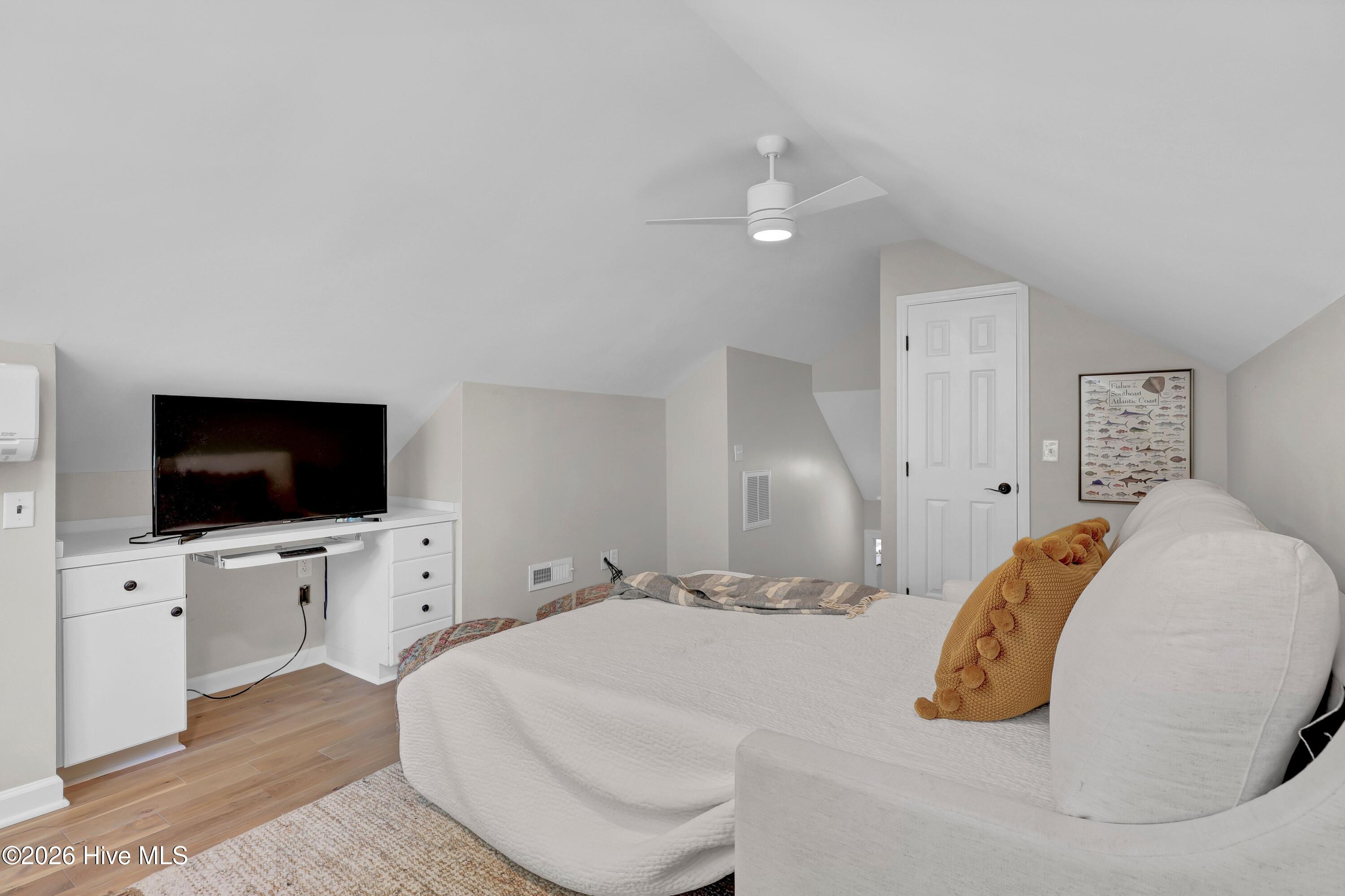 100569392 | Photo 28