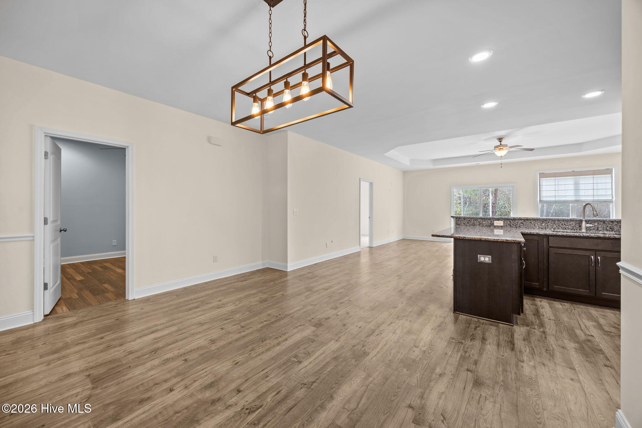 100556158 | Photo 16