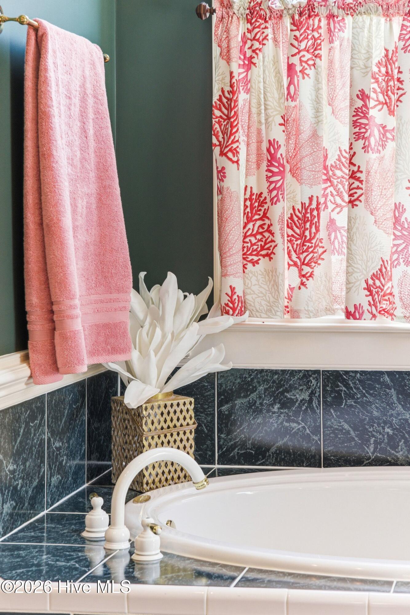 100562414 | Photo 54