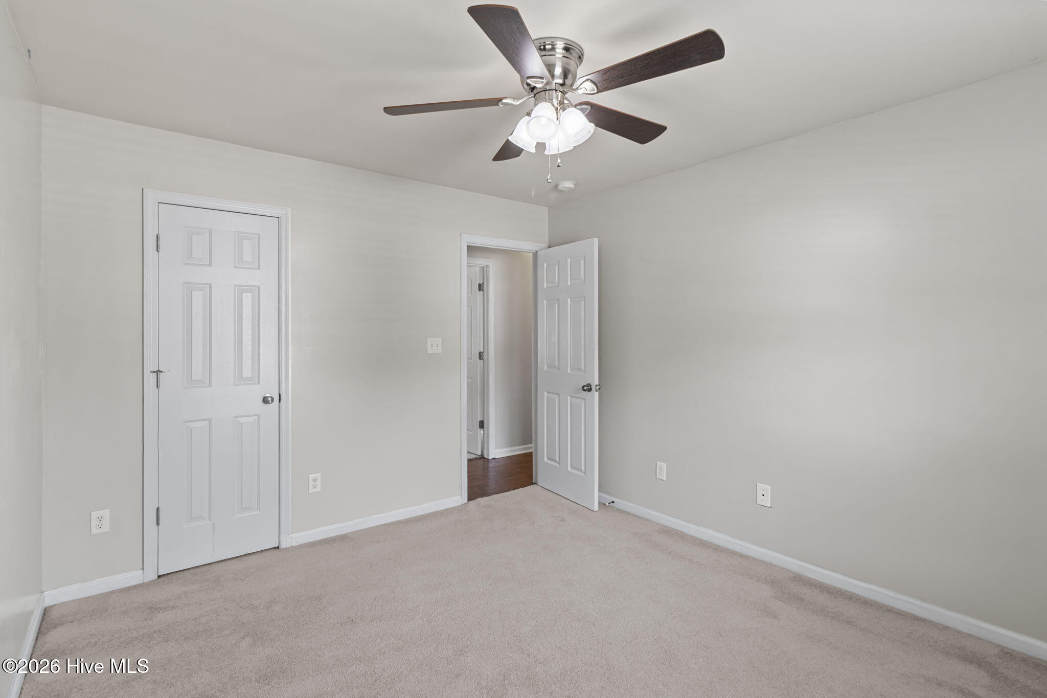 100561505 | Photo 23