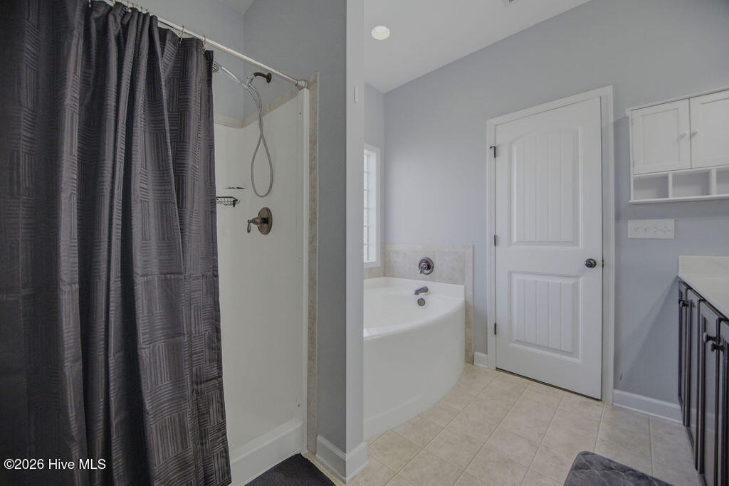 100565679 | Photo 23