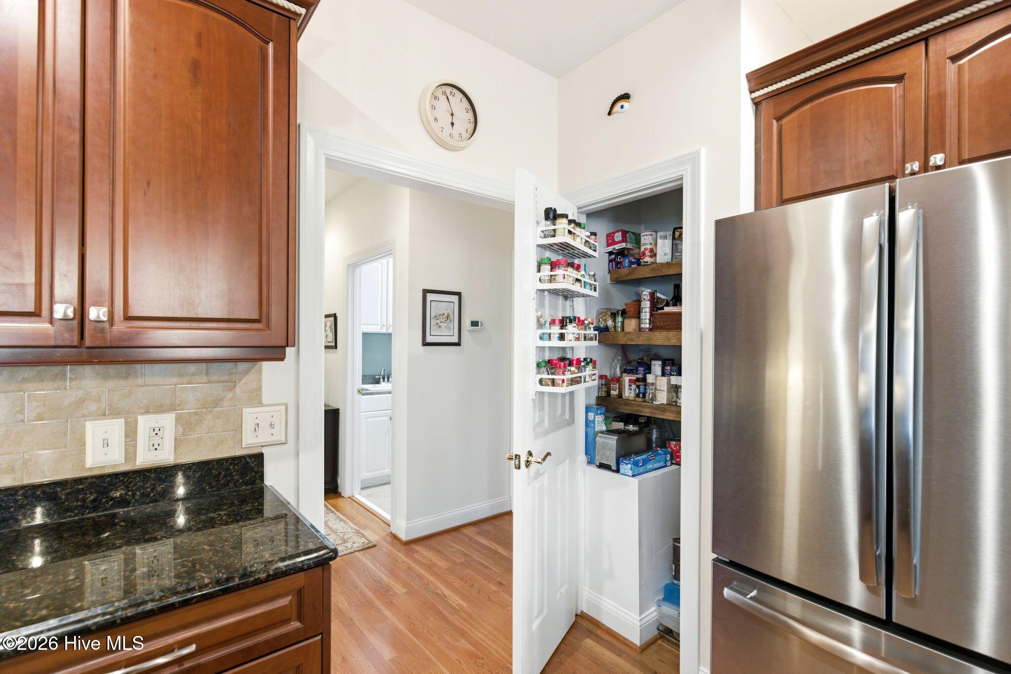 100564918 | Photo 23