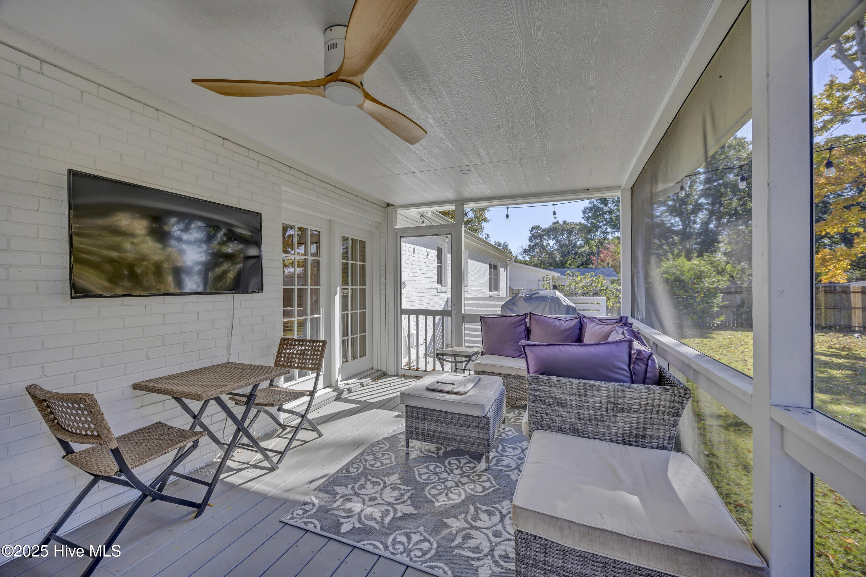 100541190 | Photo 21