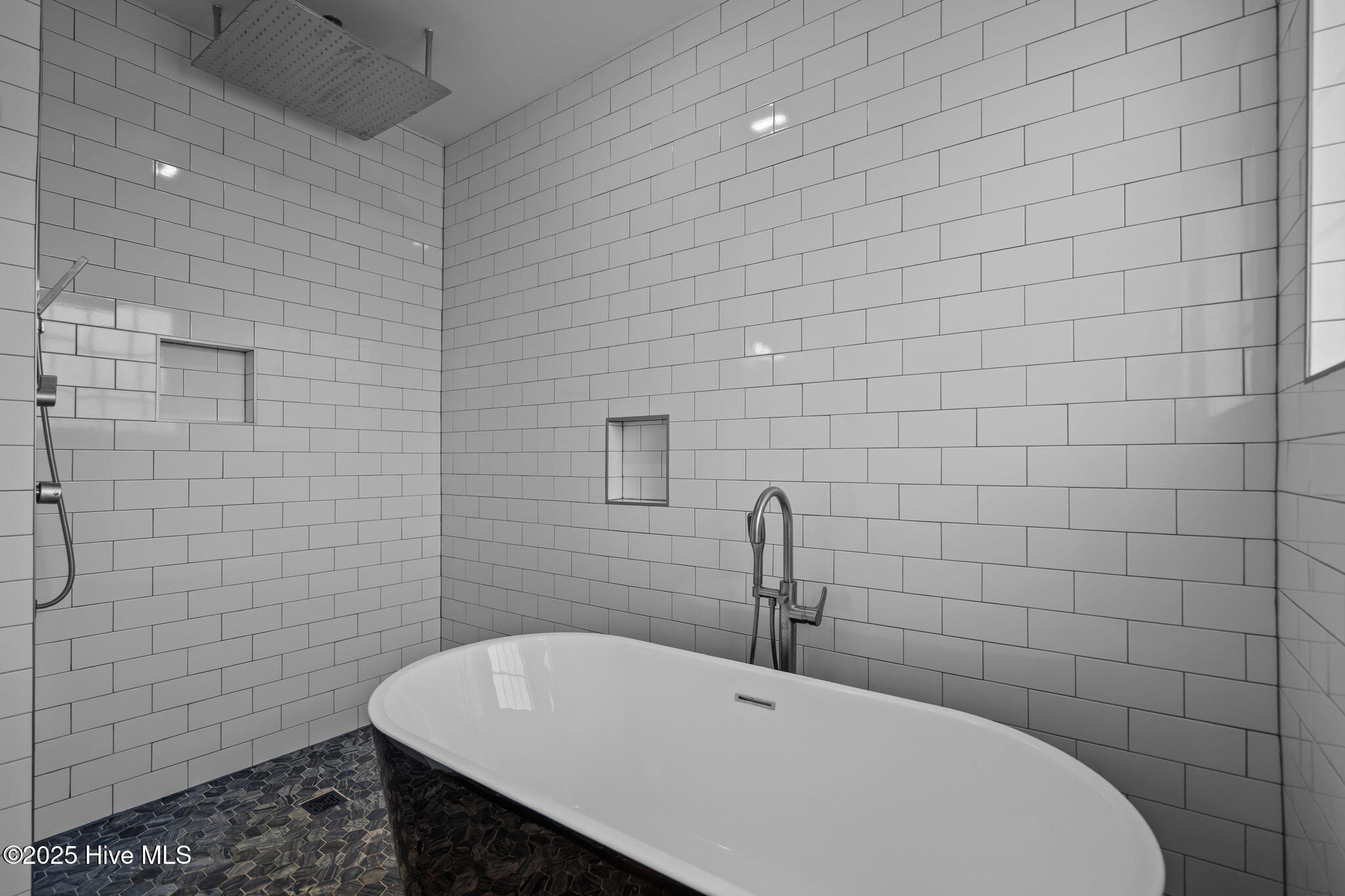 100547166 | Photo 22