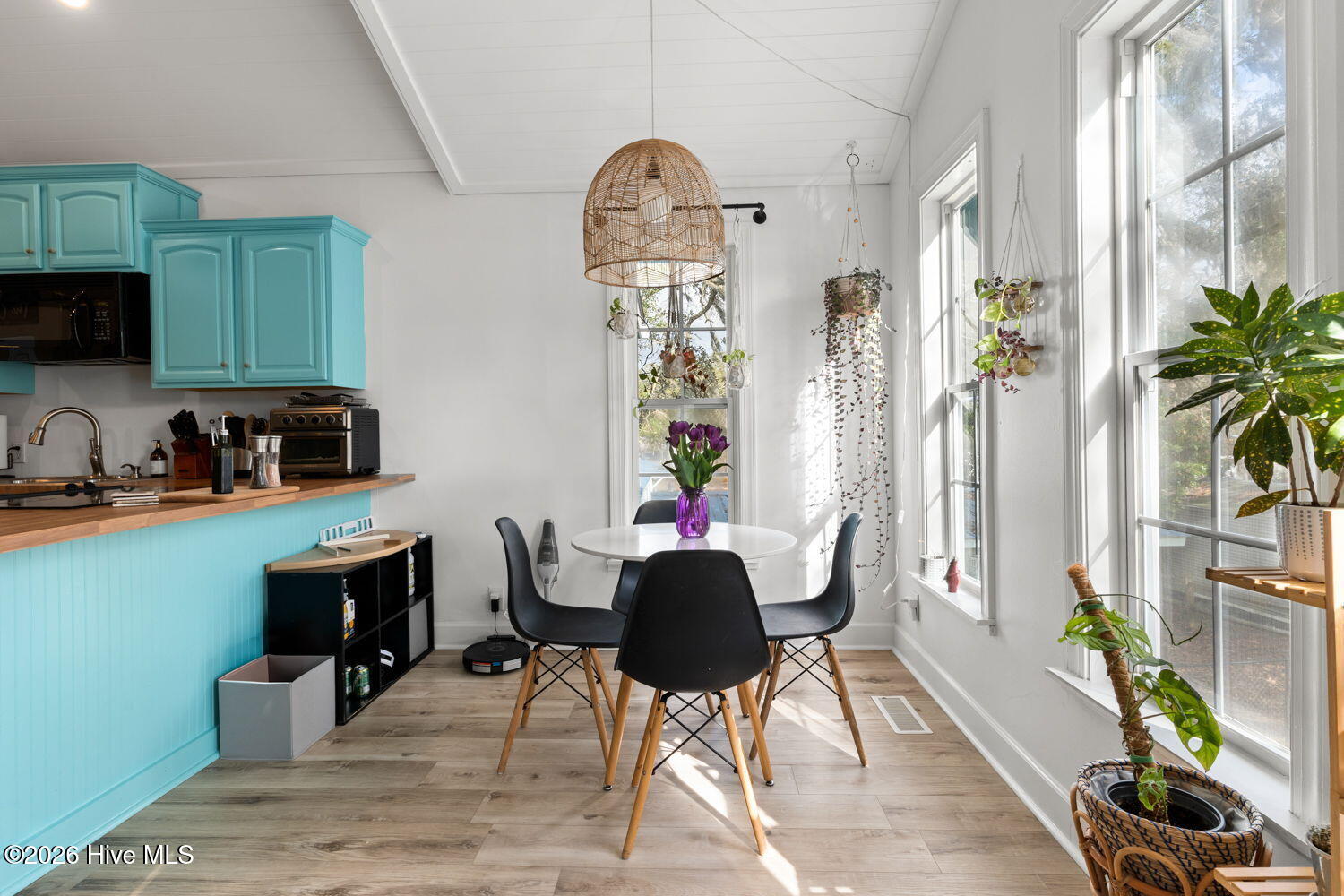 100560277 | Photo 10