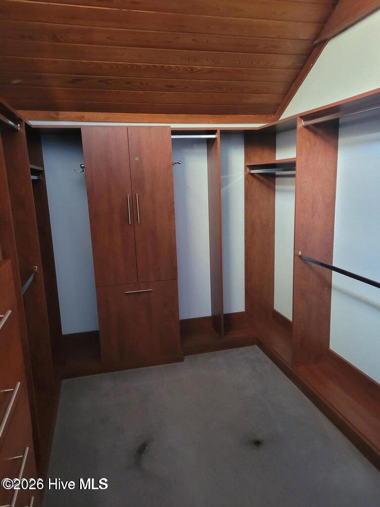 100549225 | Photo 41