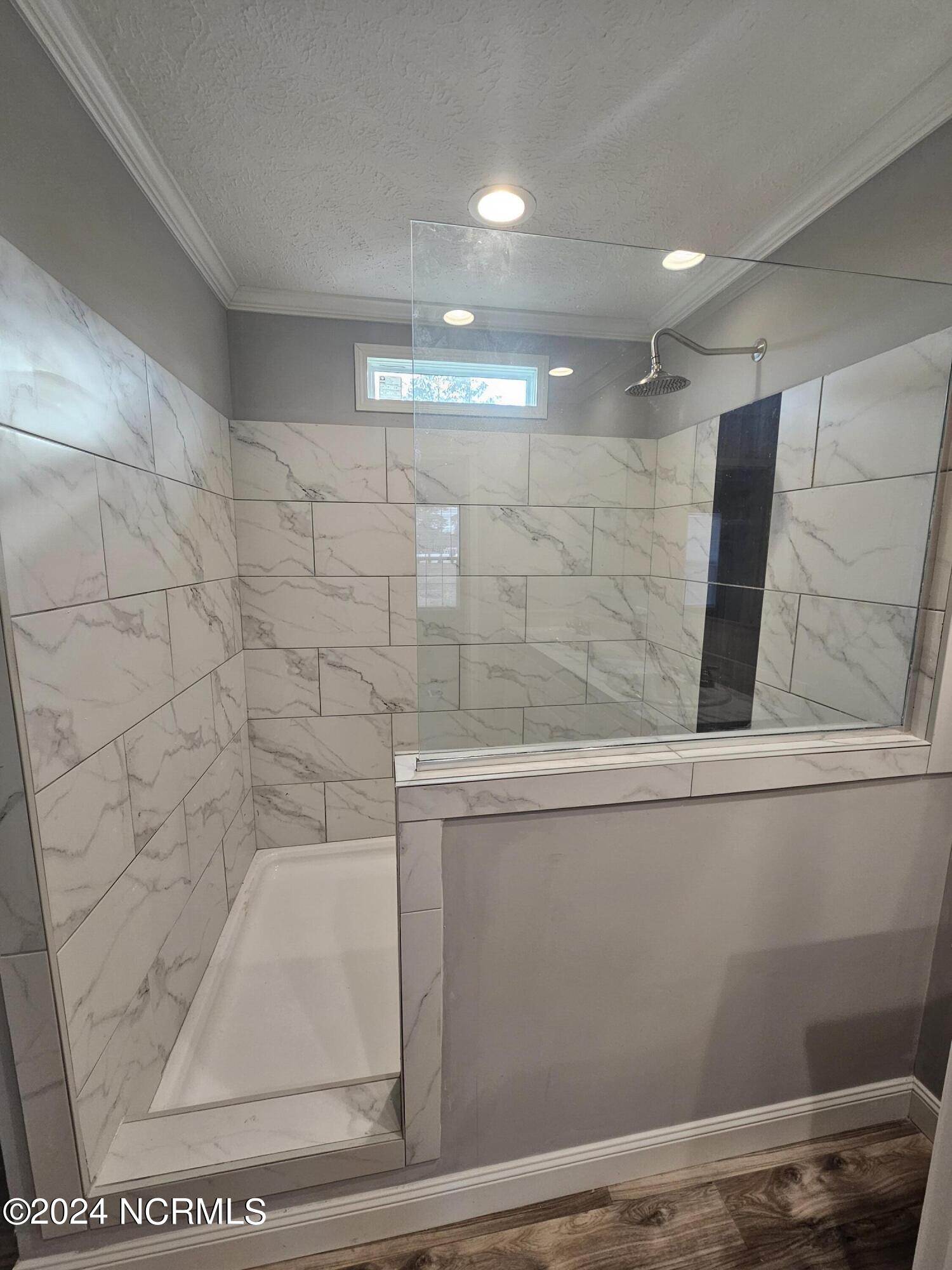 100569261 | Photo 19