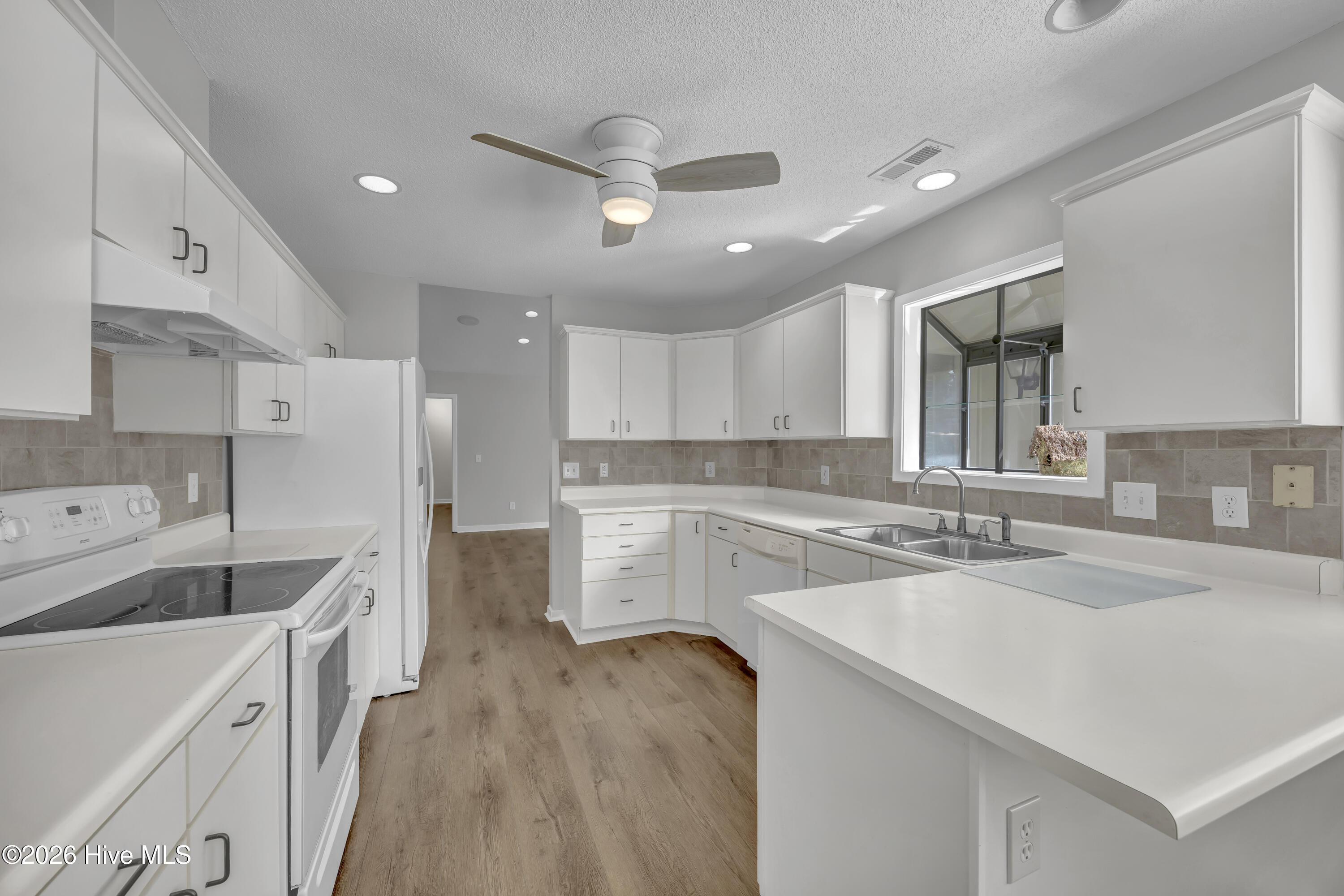 100569442 | Photo 13