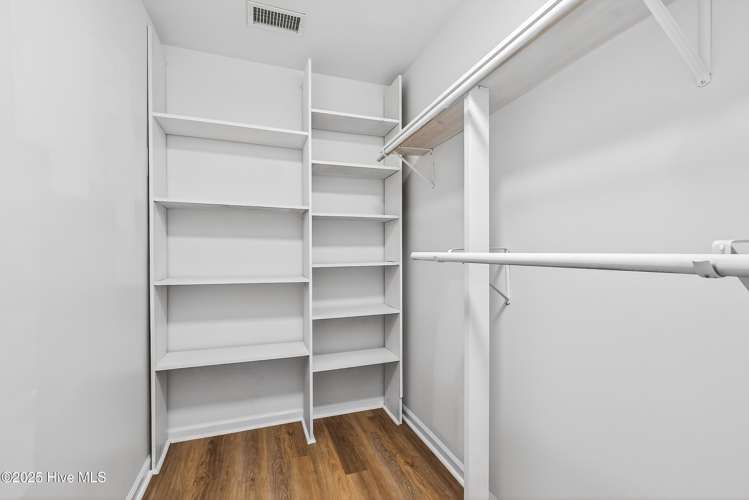 100546231 | Photo 26