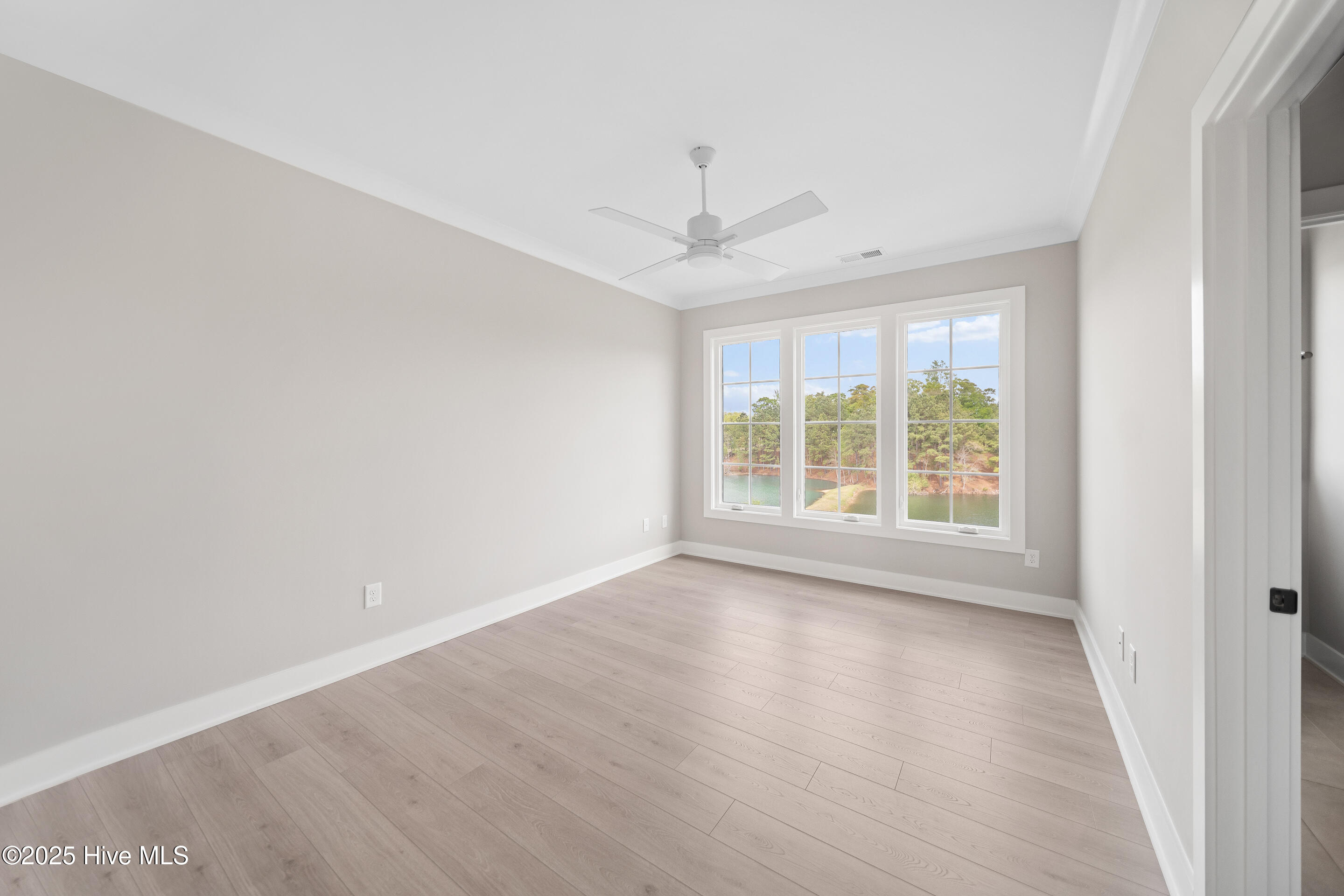 100508387 | Photo 19