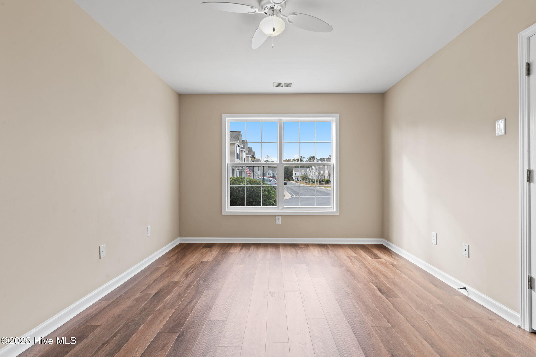 100542570 | Photo 36