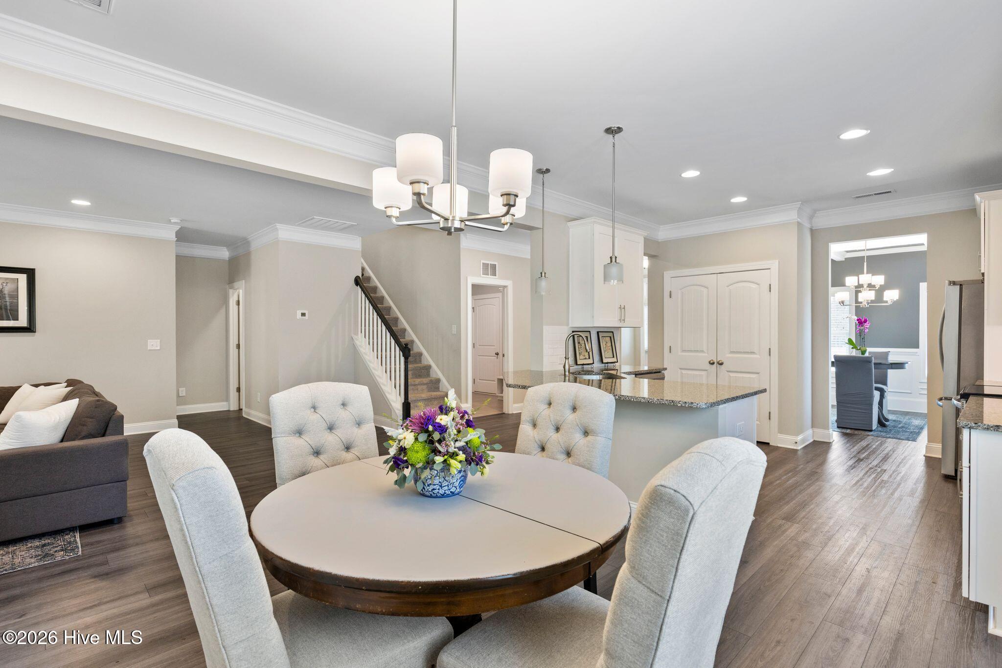 100558926 | Photo 11