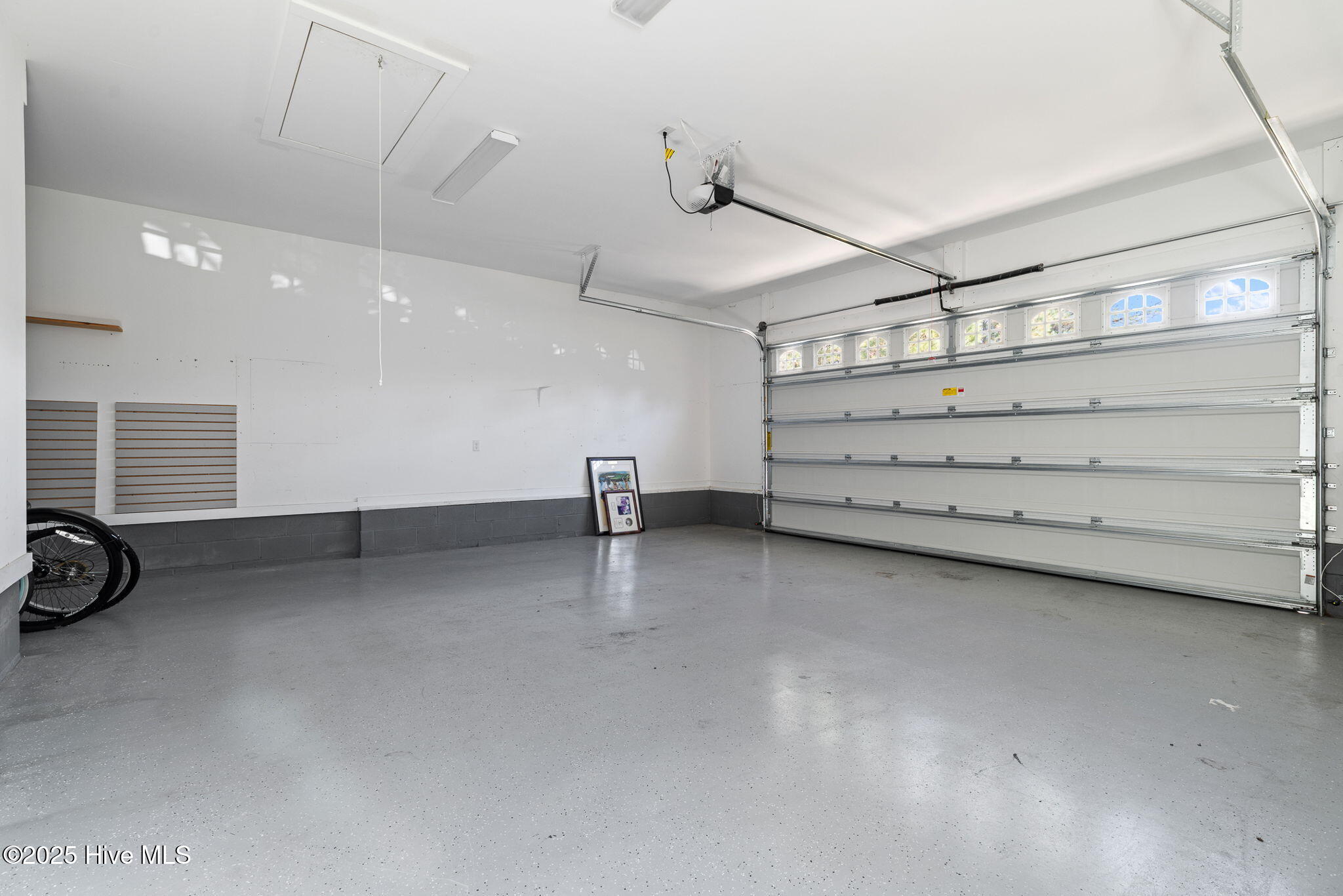 100542044 | Photo 41