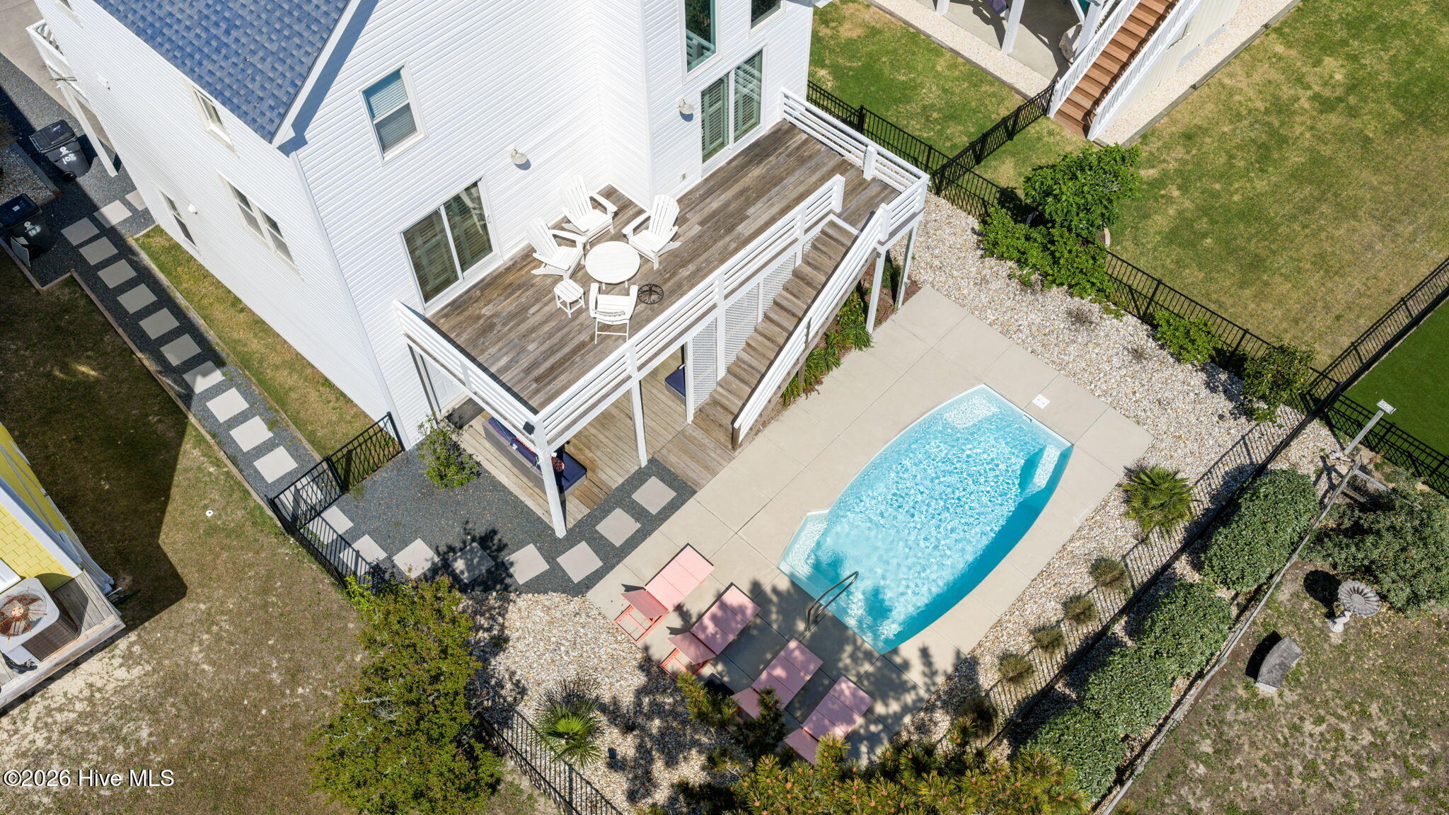 100568335 | Photo 29