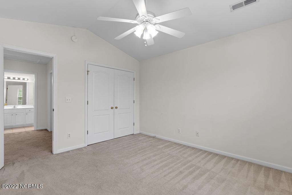 100553009 | Photo 11