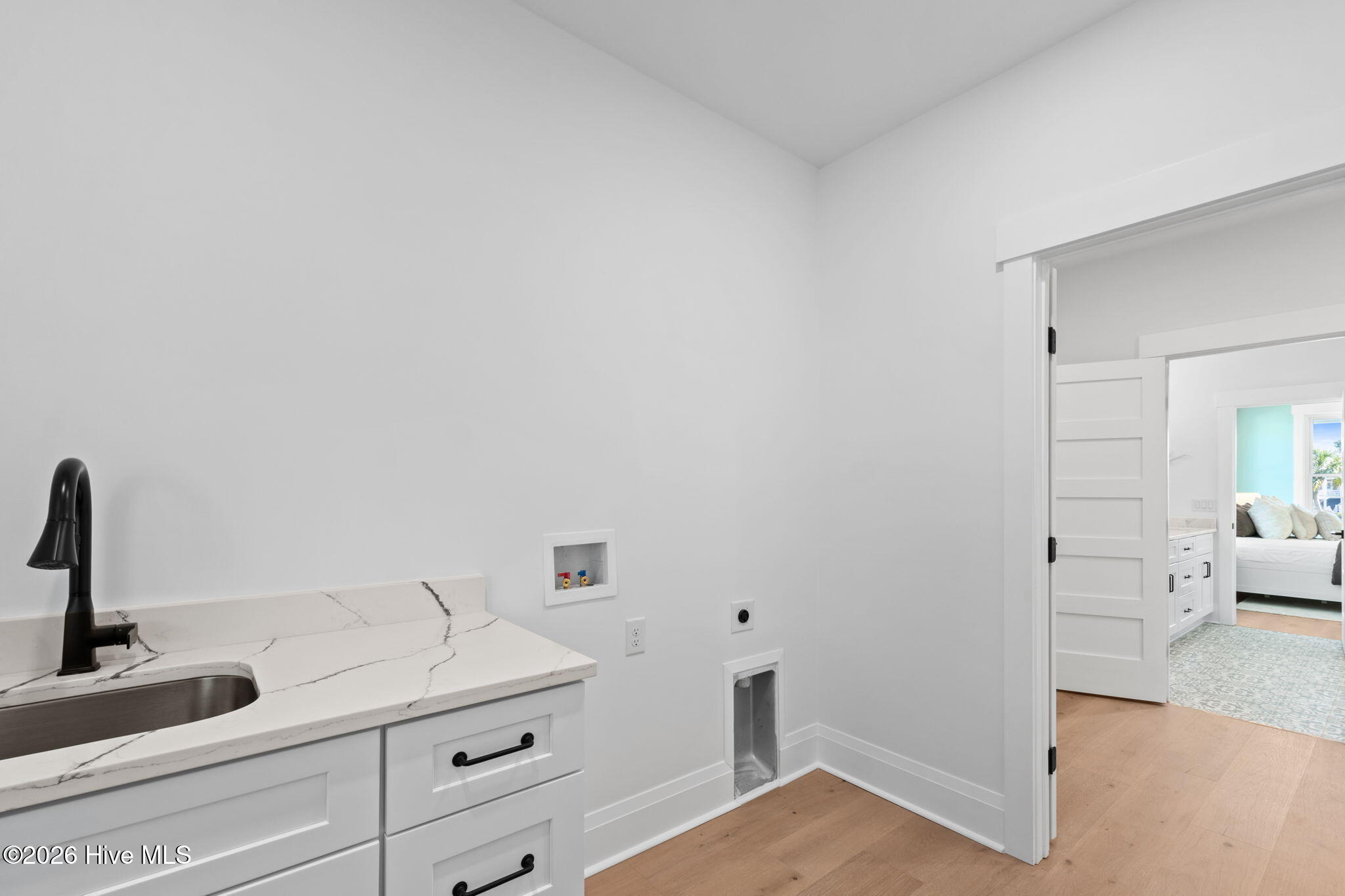 100548911 | Photo 32