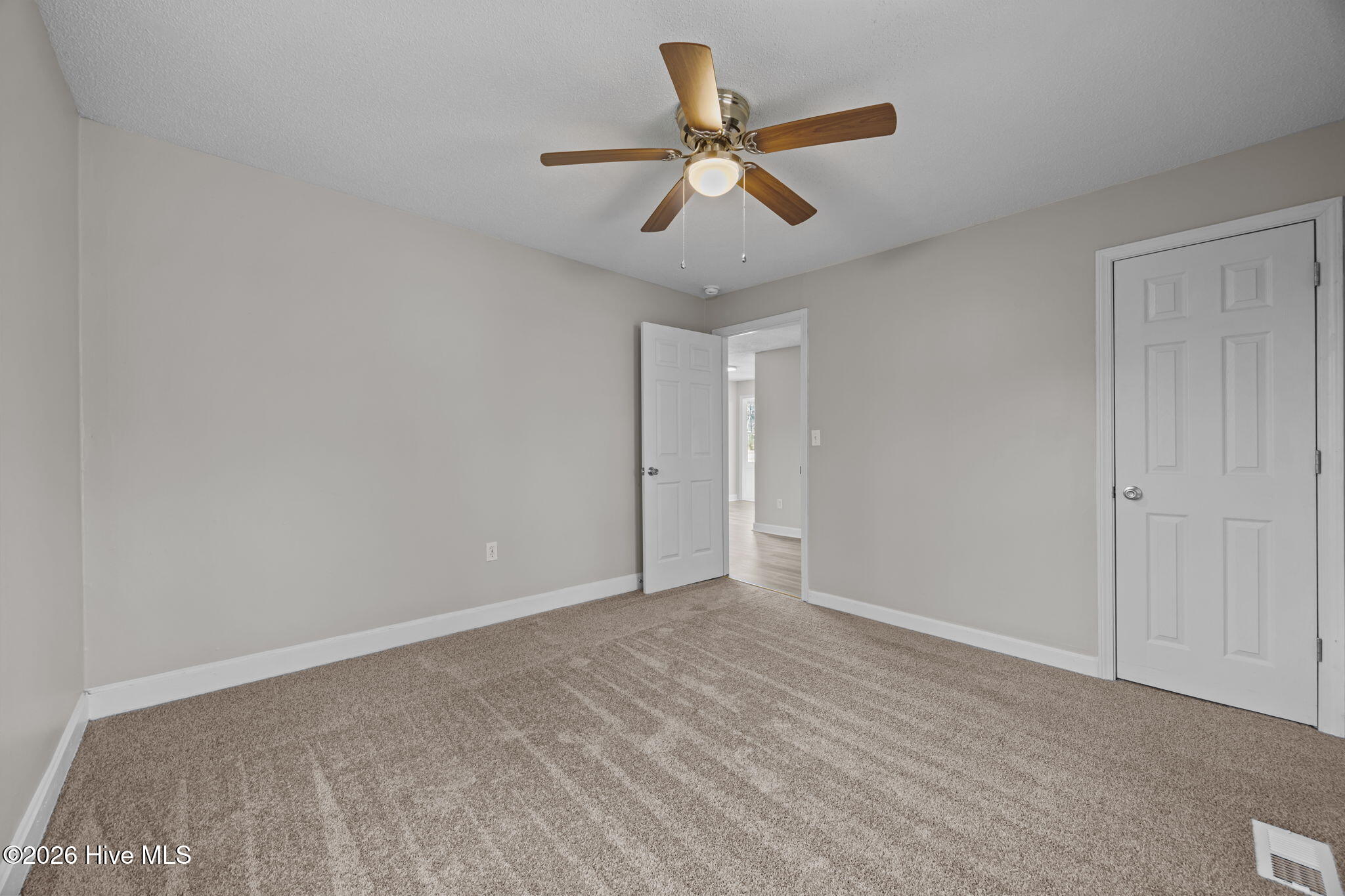 100553167 | Photo 12