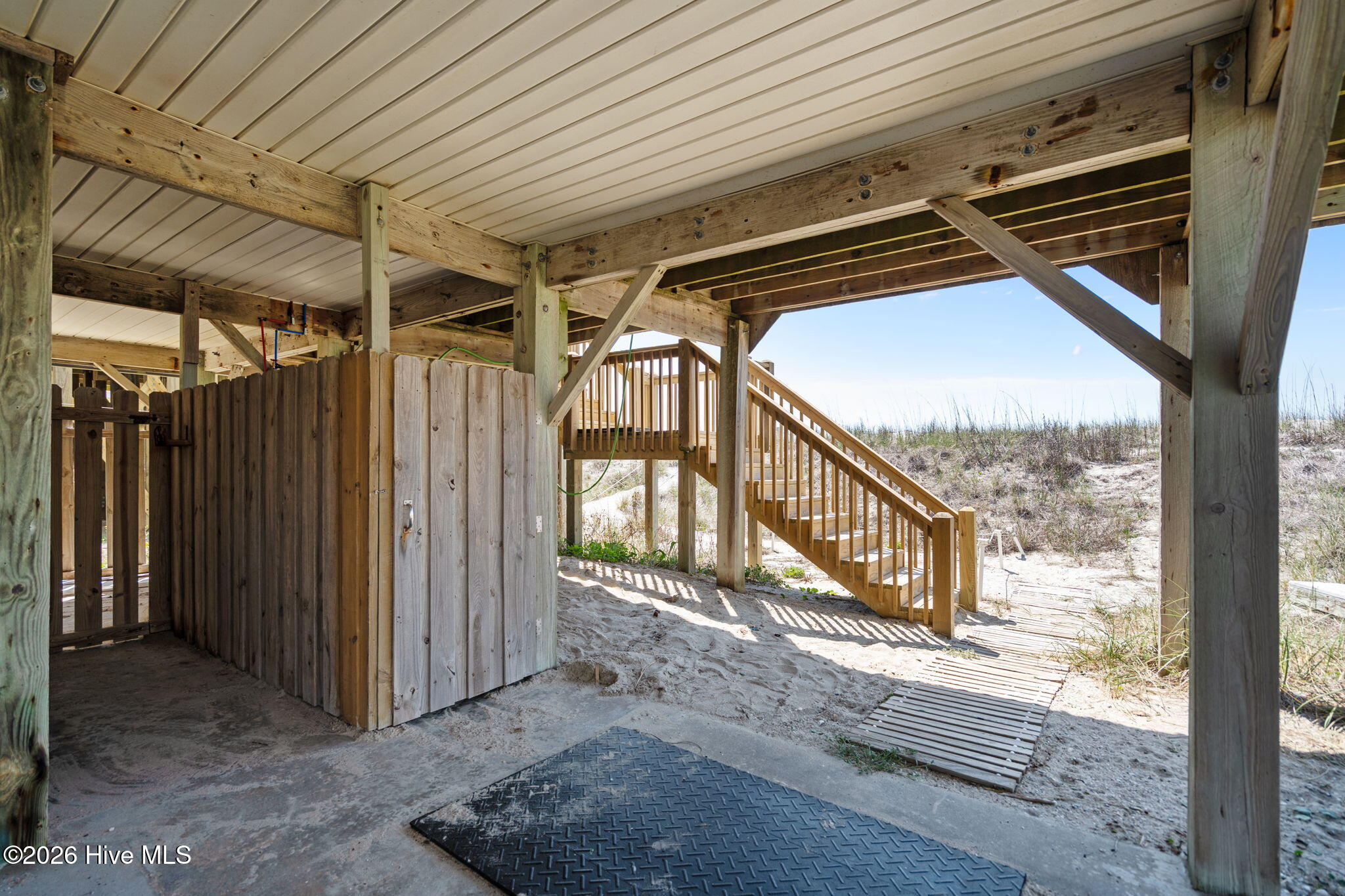 100568045 | Photo 48