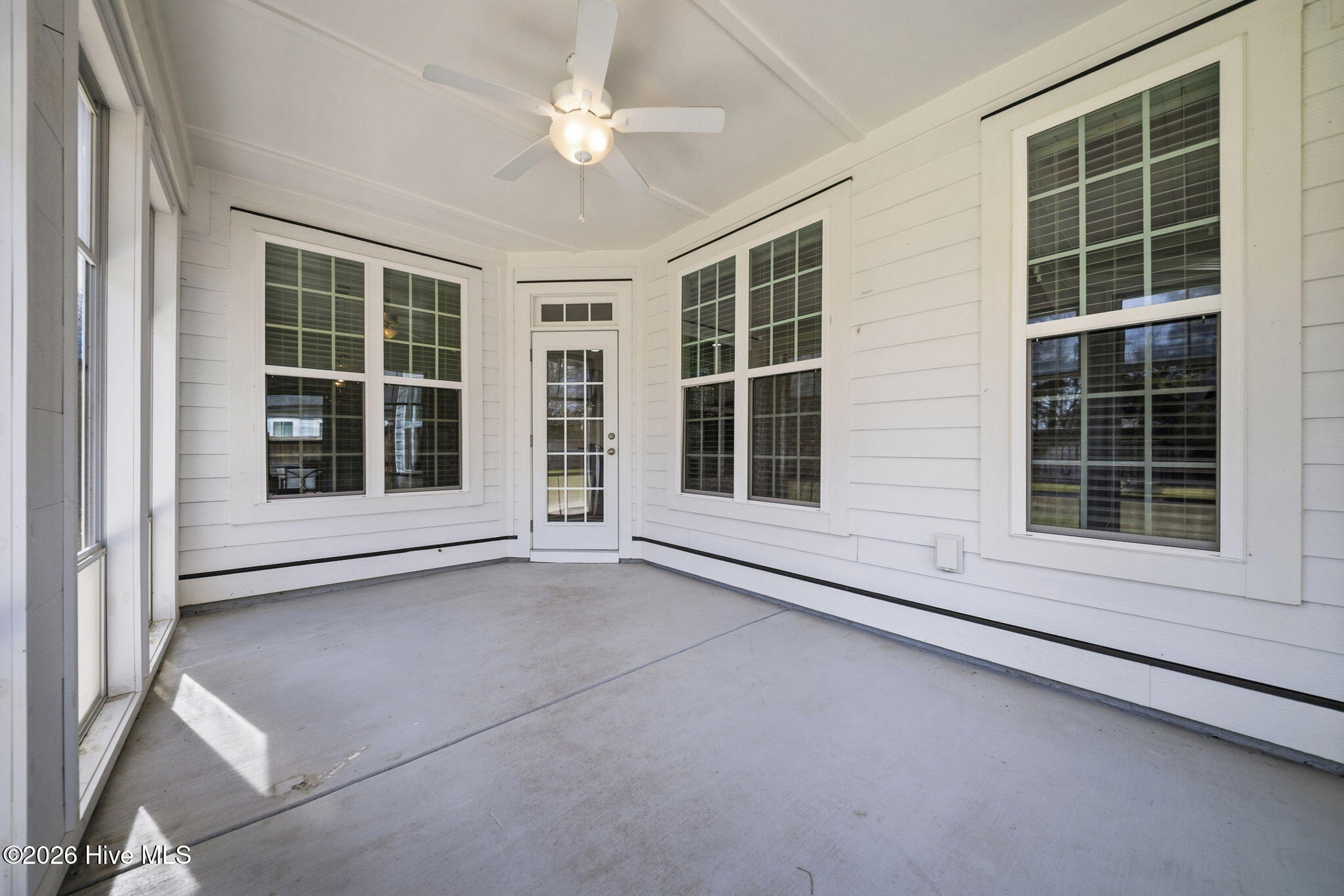 100560908 | Photo 15