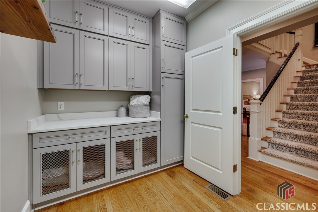 577 Cloverhurst Avenue W