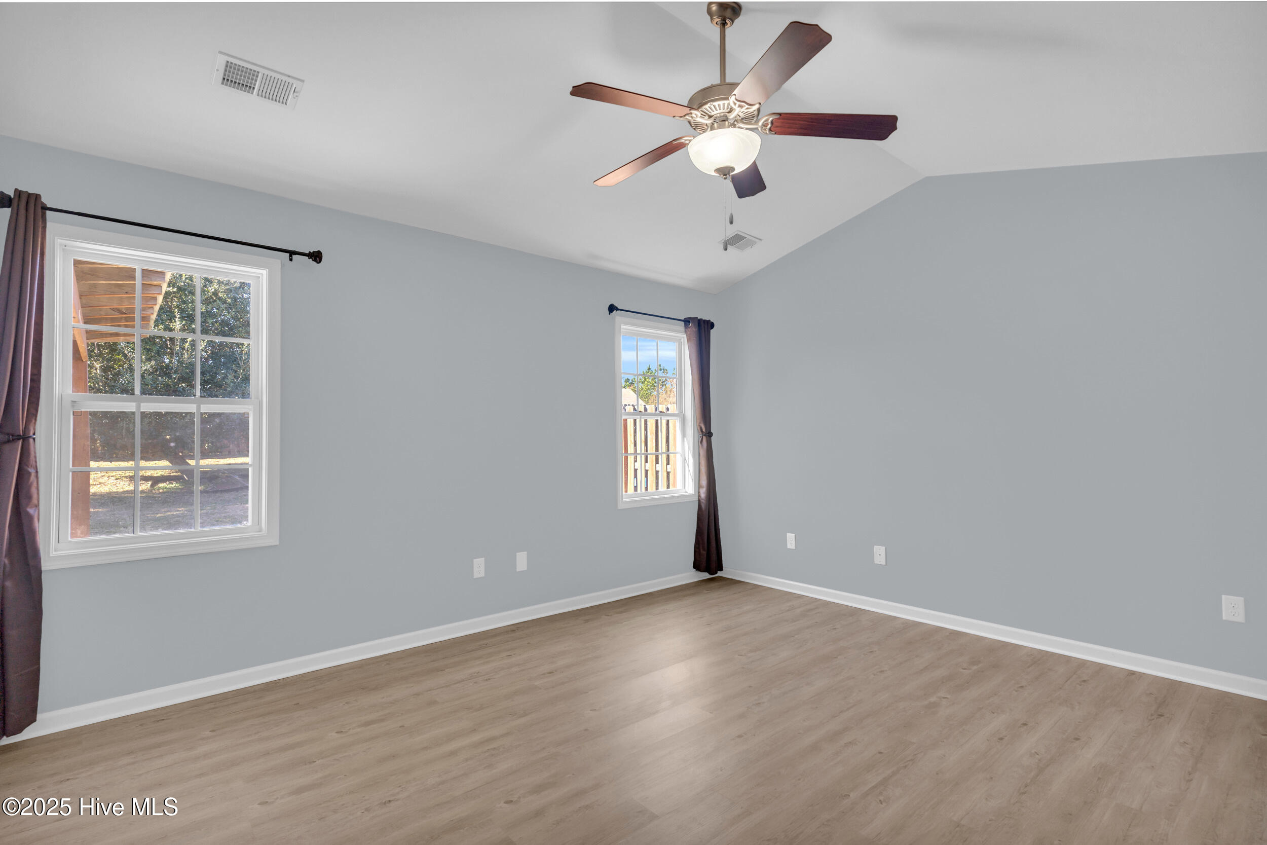 100545882 | Photo 14