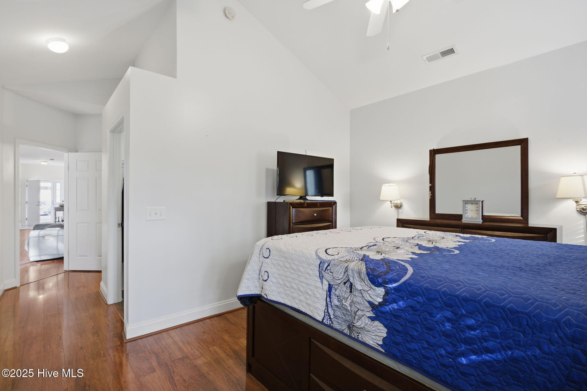 100546979 | Photo 16