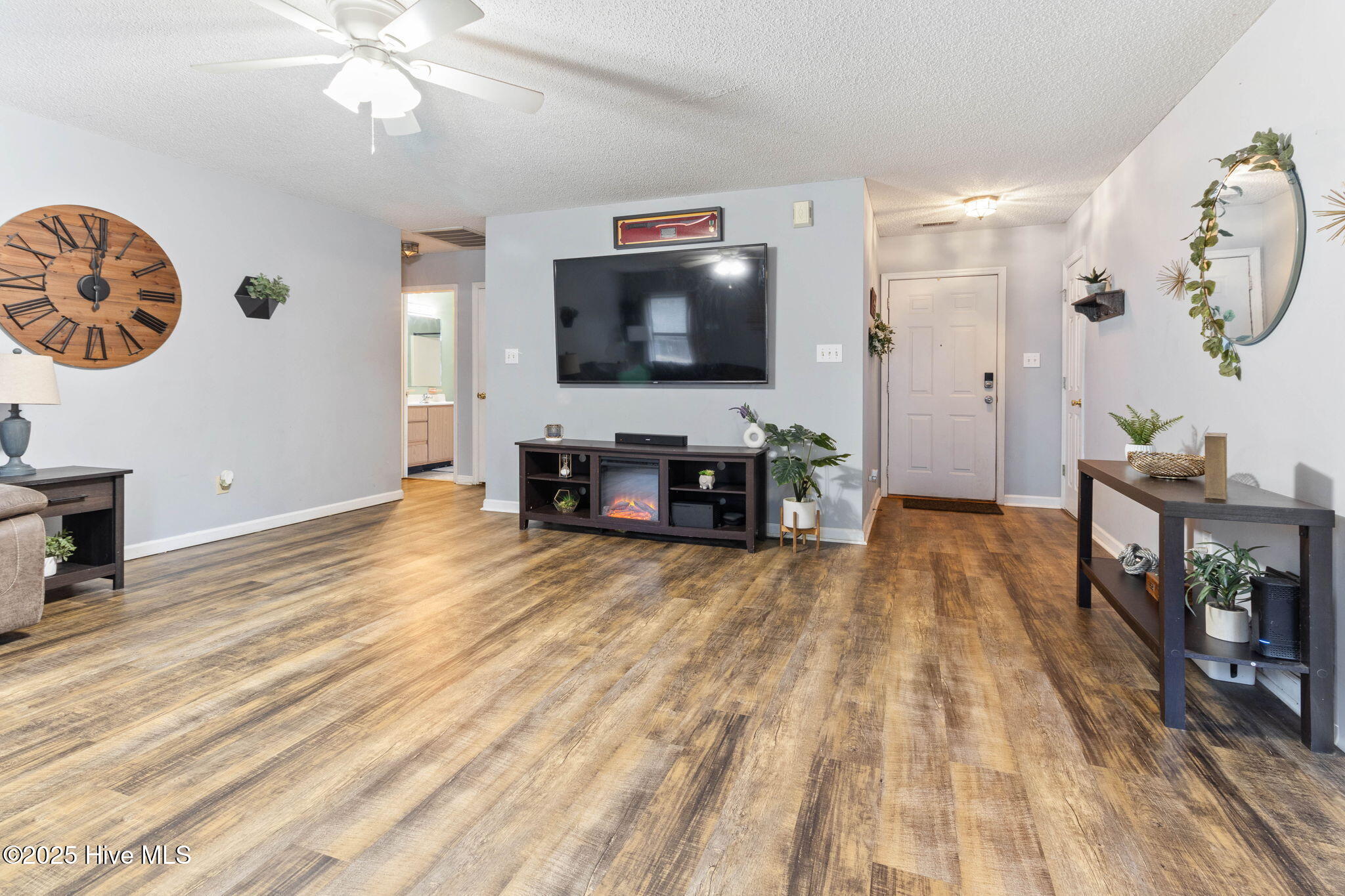 147 Liberty Park Road, Jacksonville, NC 28540 – photo 8: 8-web-or-mls-IMG_7186RE