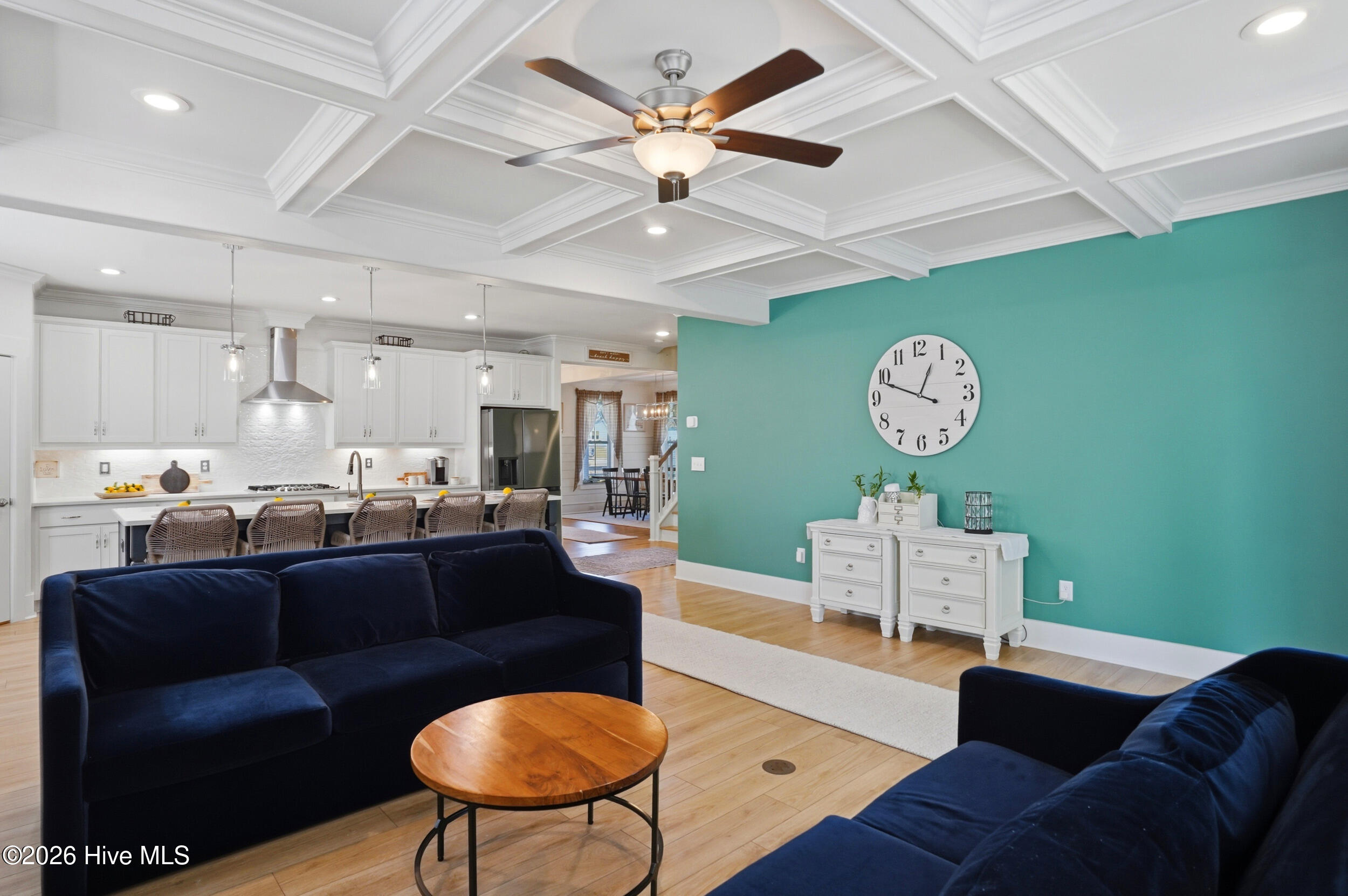 100565471 | Photo 21