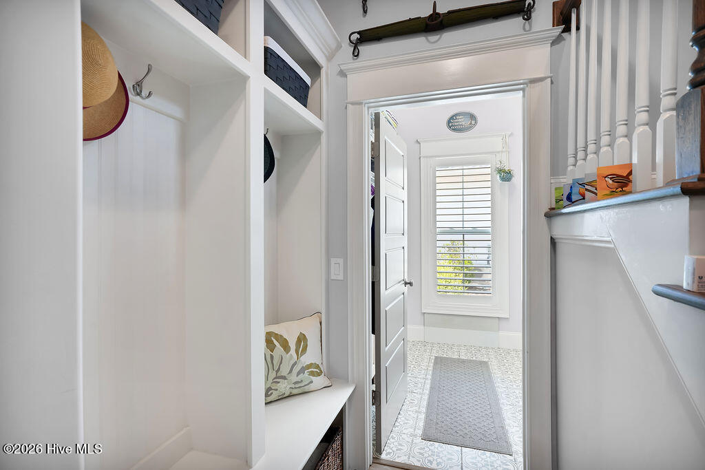 100562882 | Photo 17