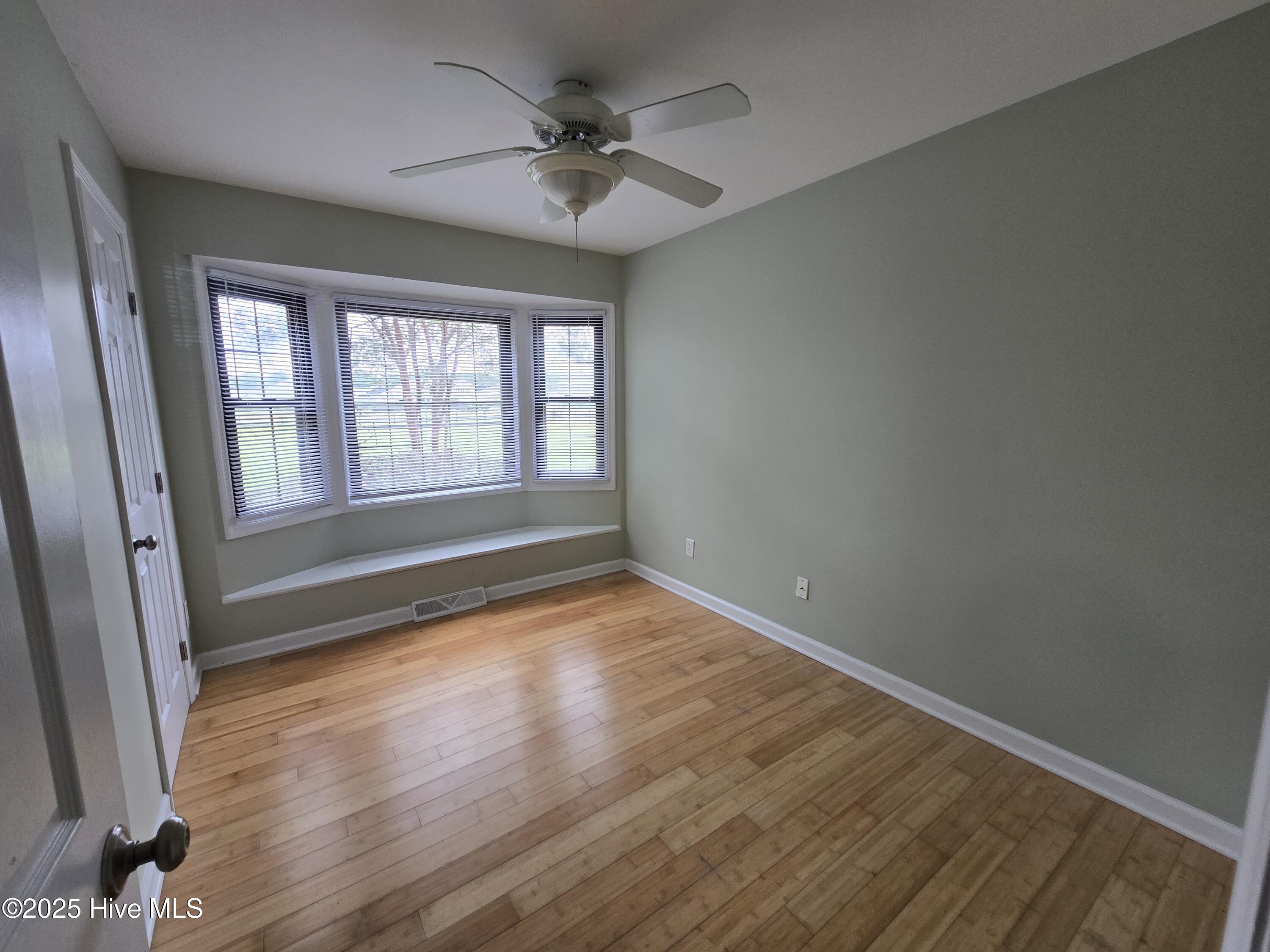 100527470 | Photo 24