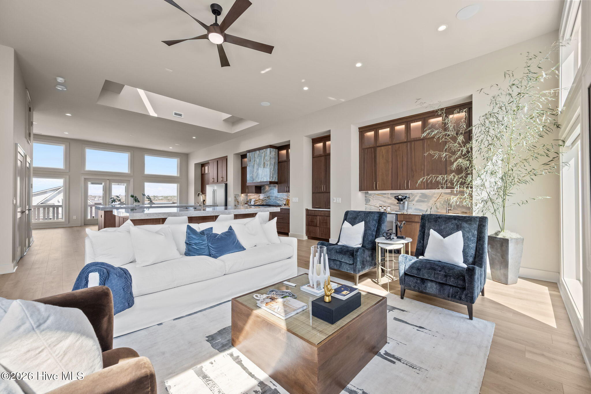 100552191 | Photo 26