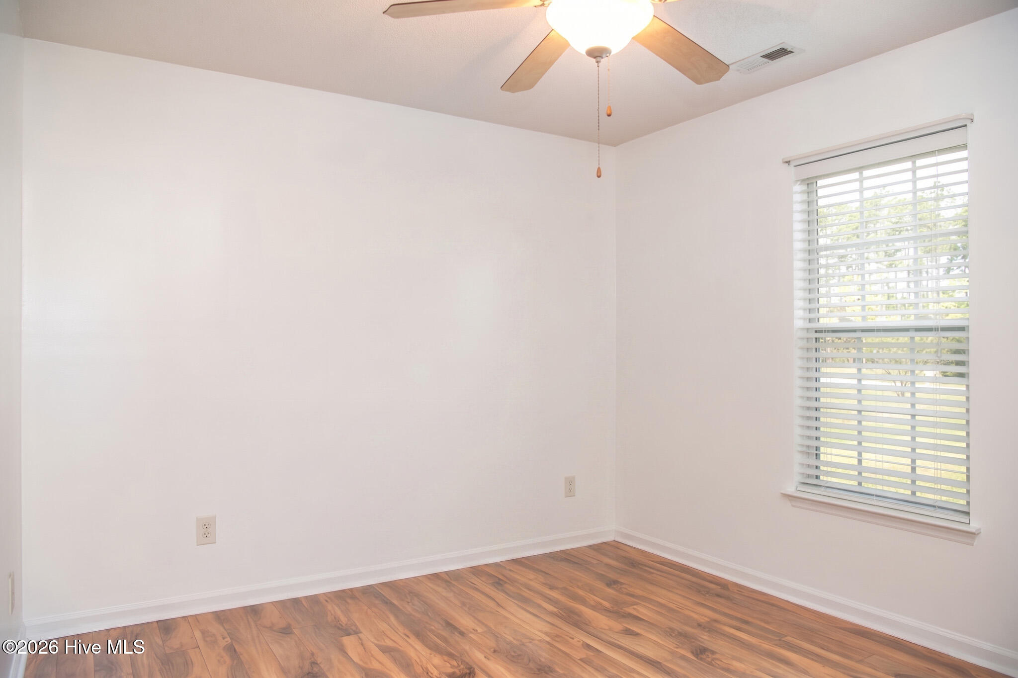 100567434 | Photo 21