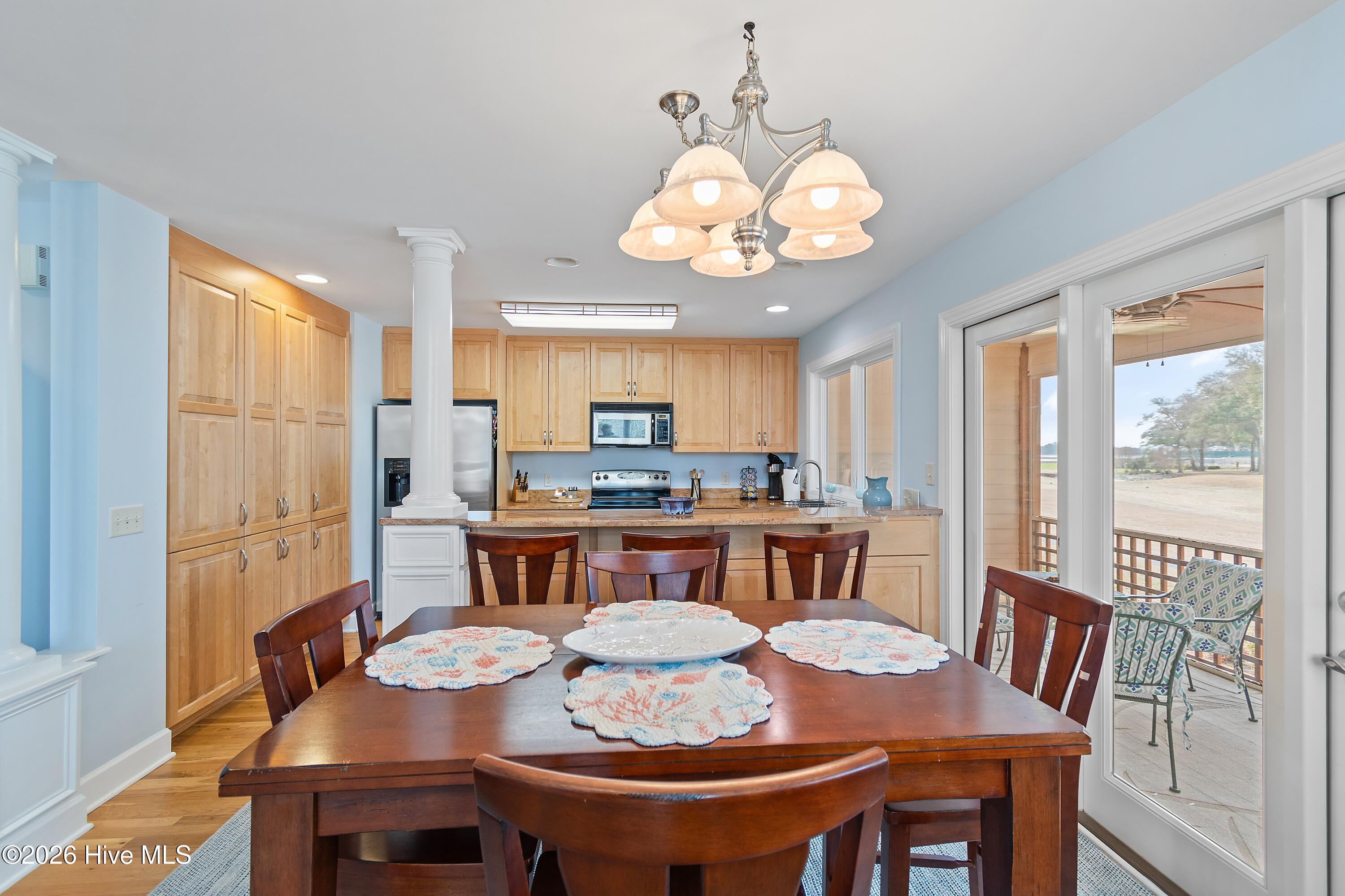 100557427 | Photo 30