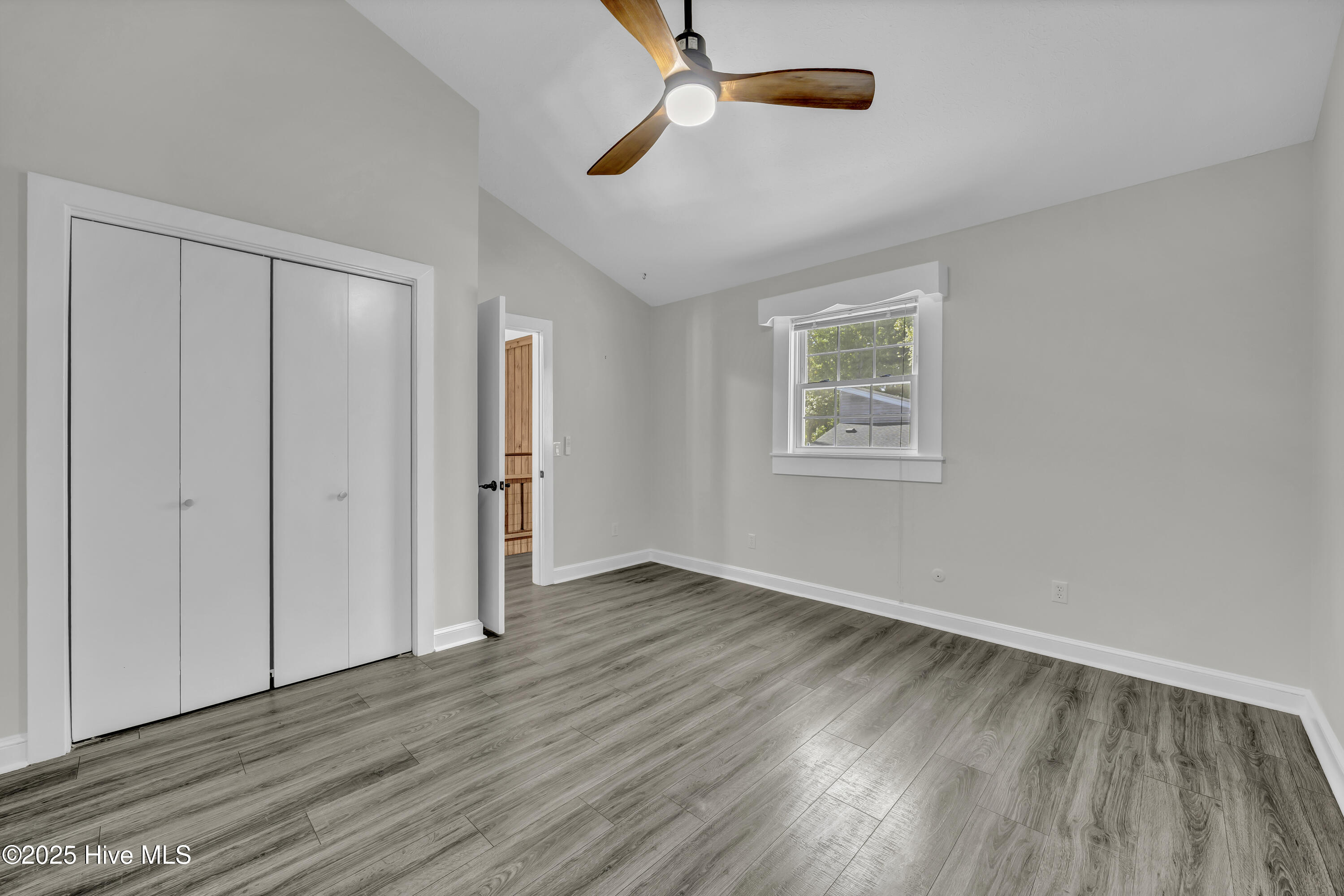 100527769 | Photo 15