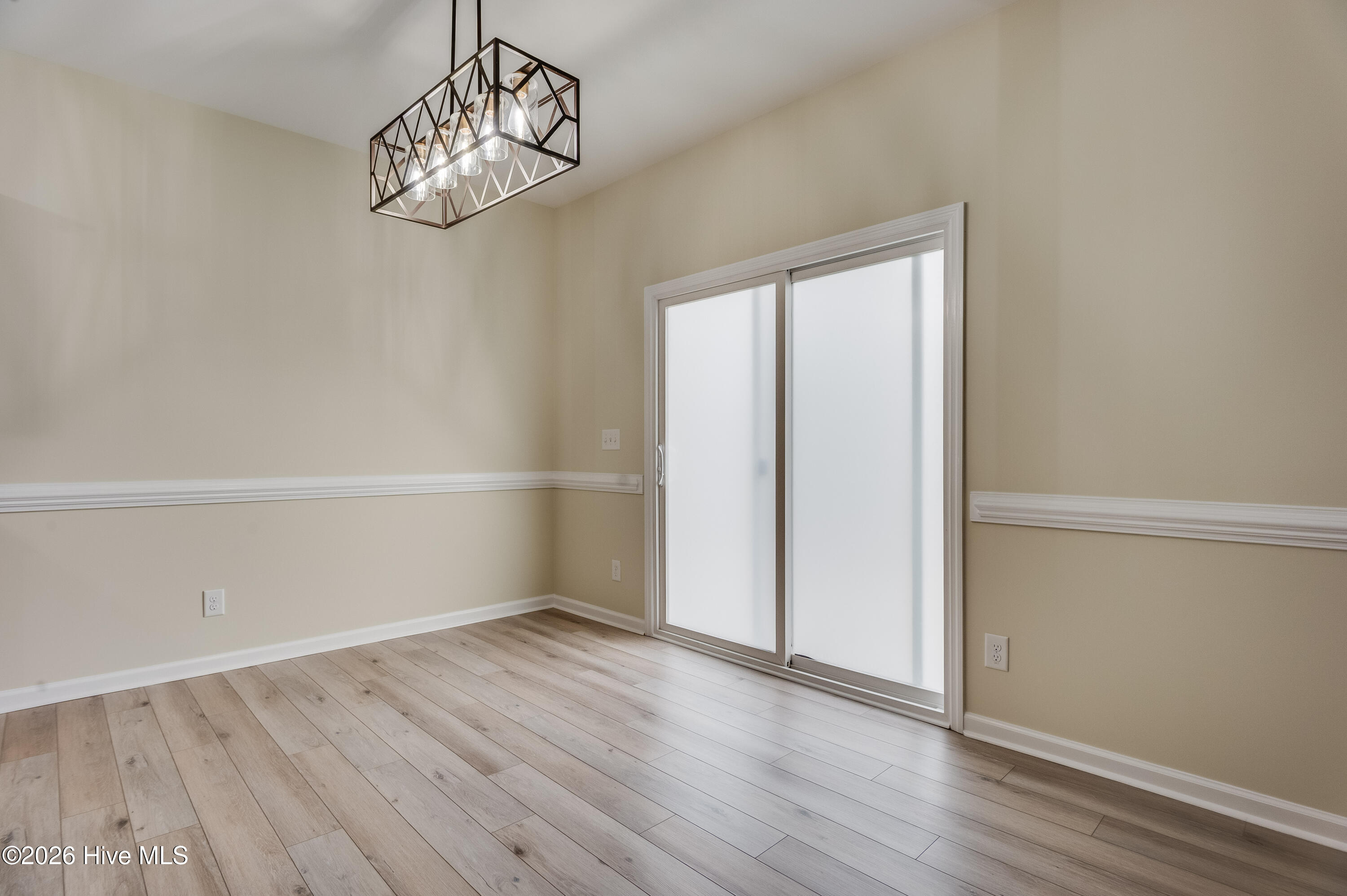 100545678 | Photo 24