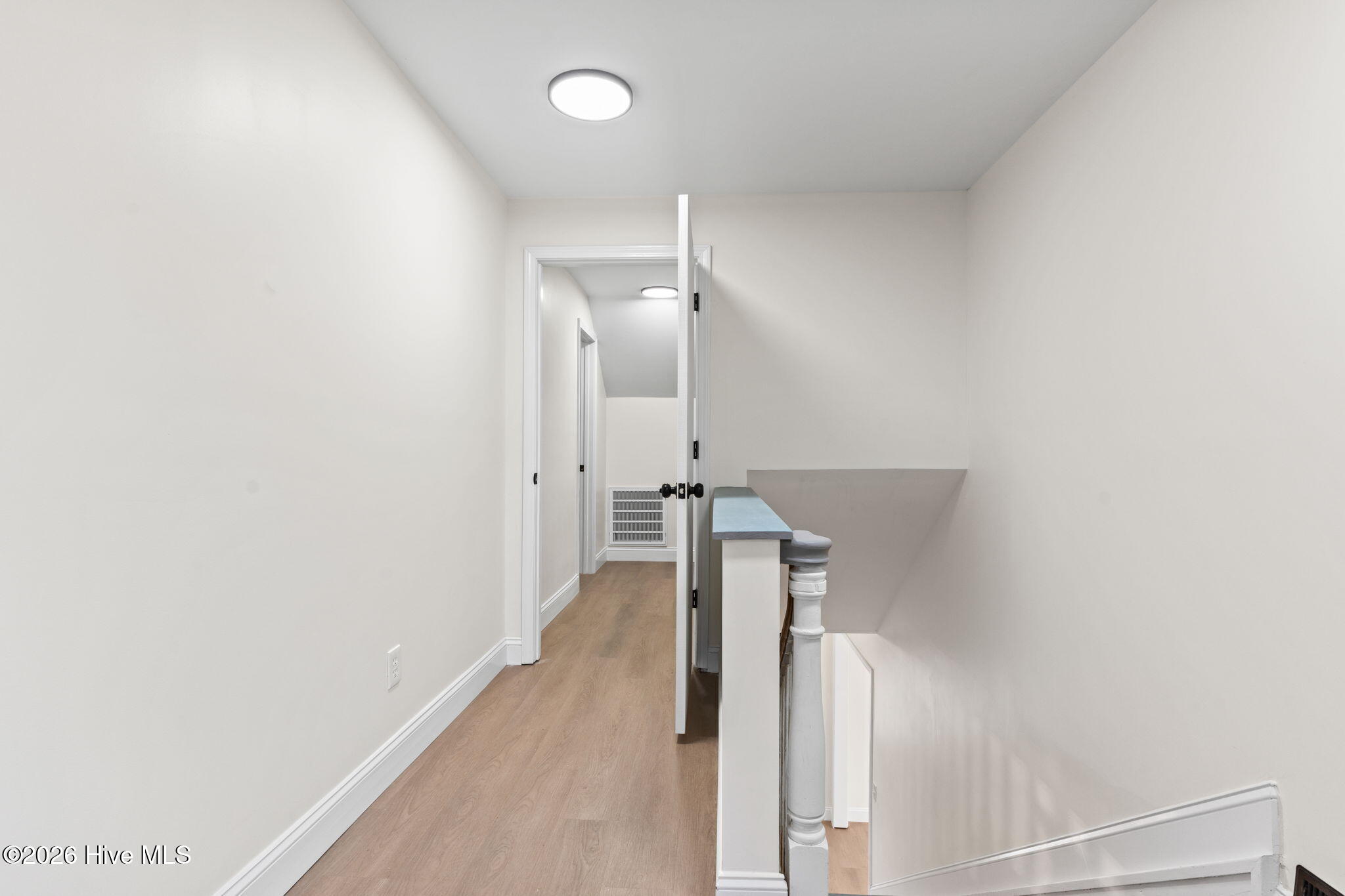 100548429 | Photo 42