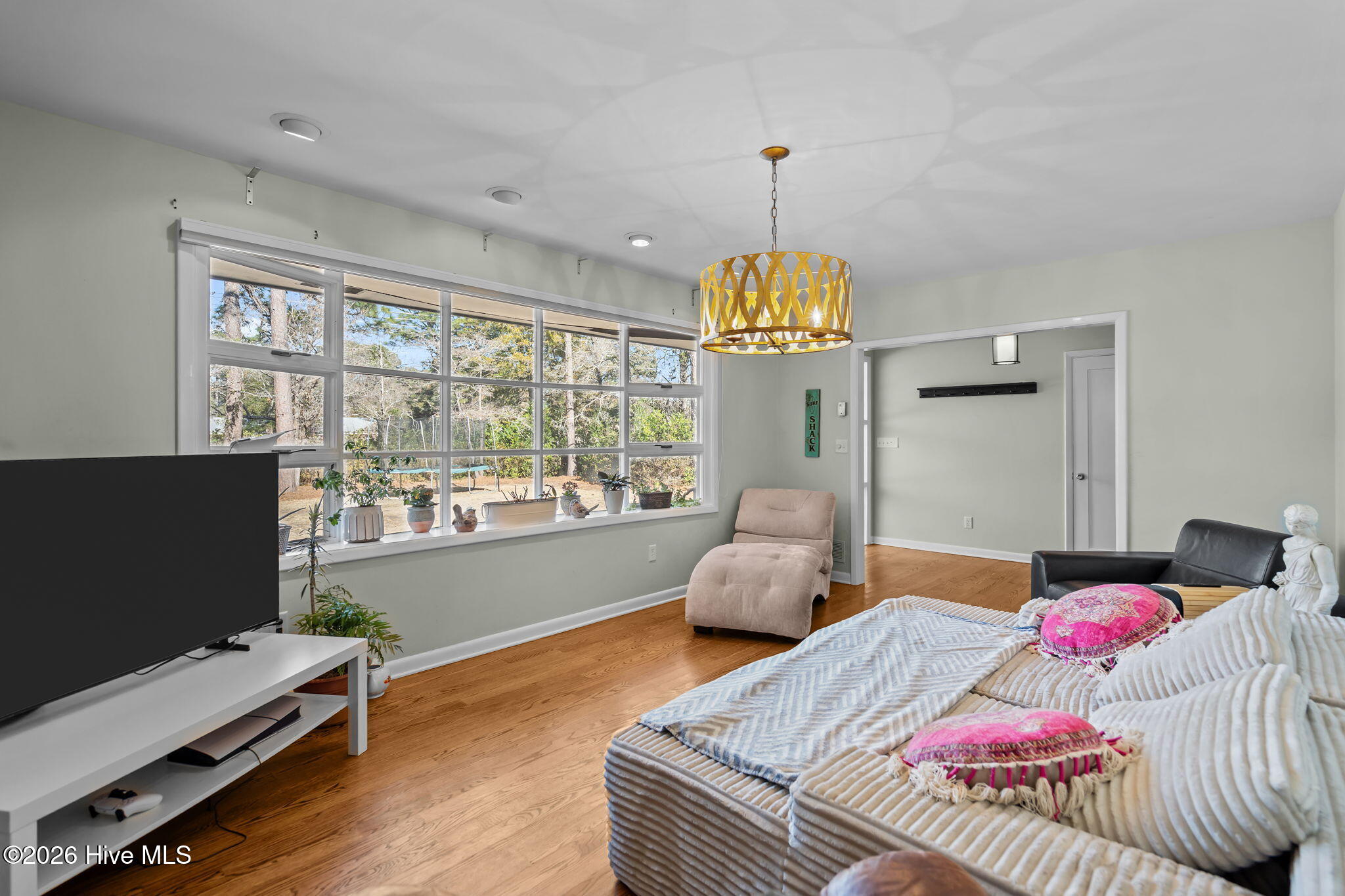 100525803 | Photo 11