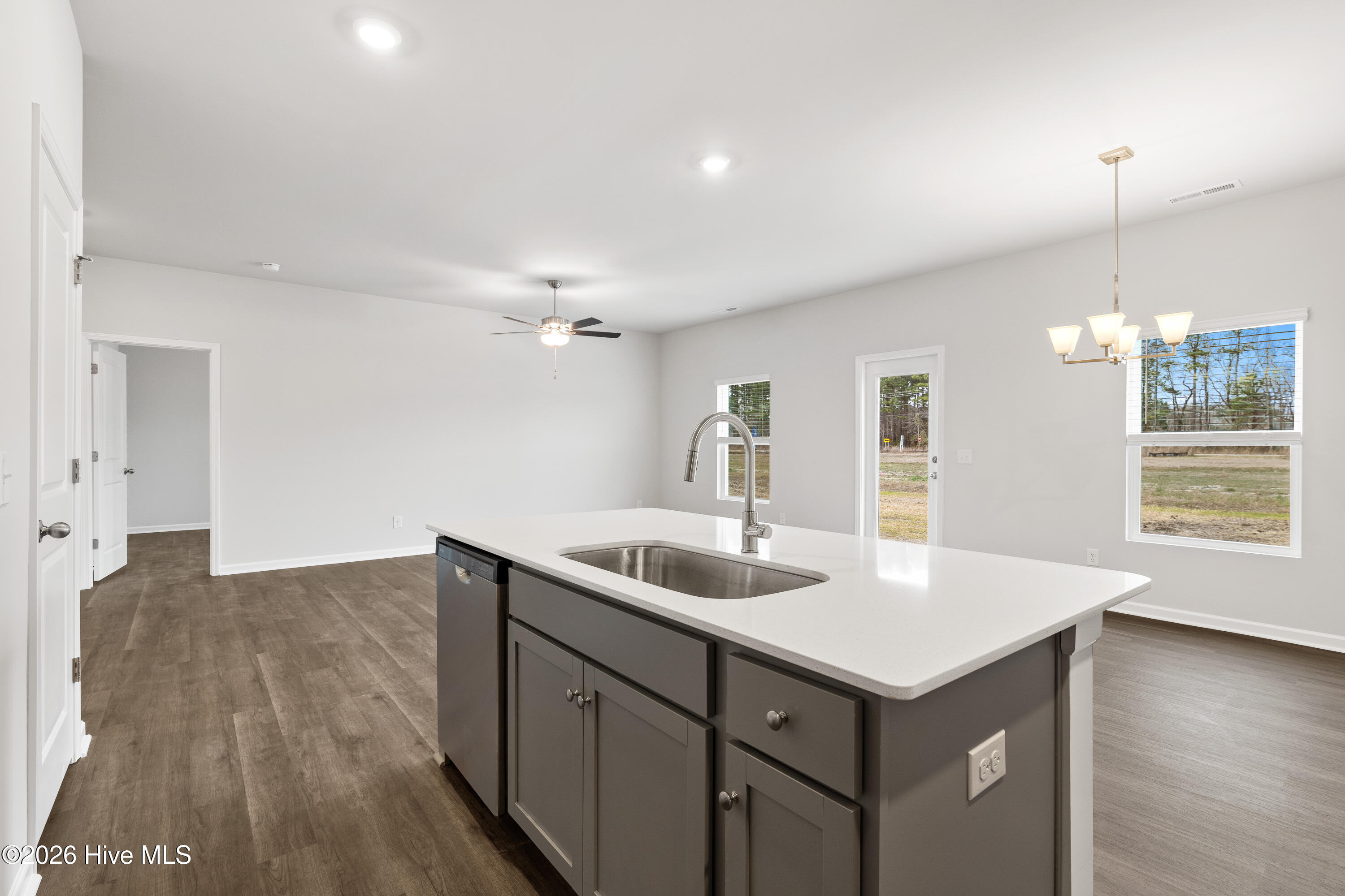 100565512 | Photo 10