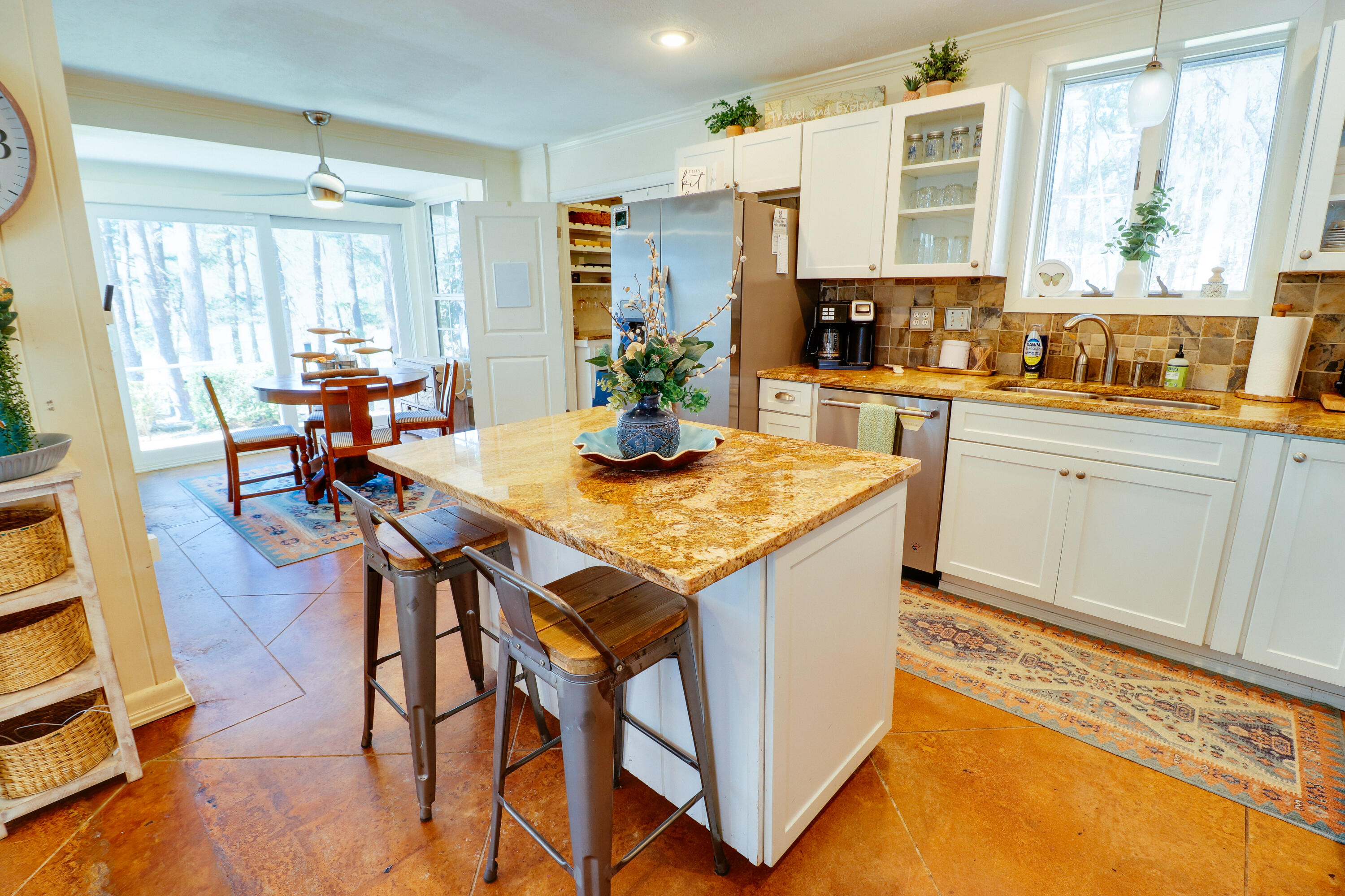 1061 Delaware Dr-14