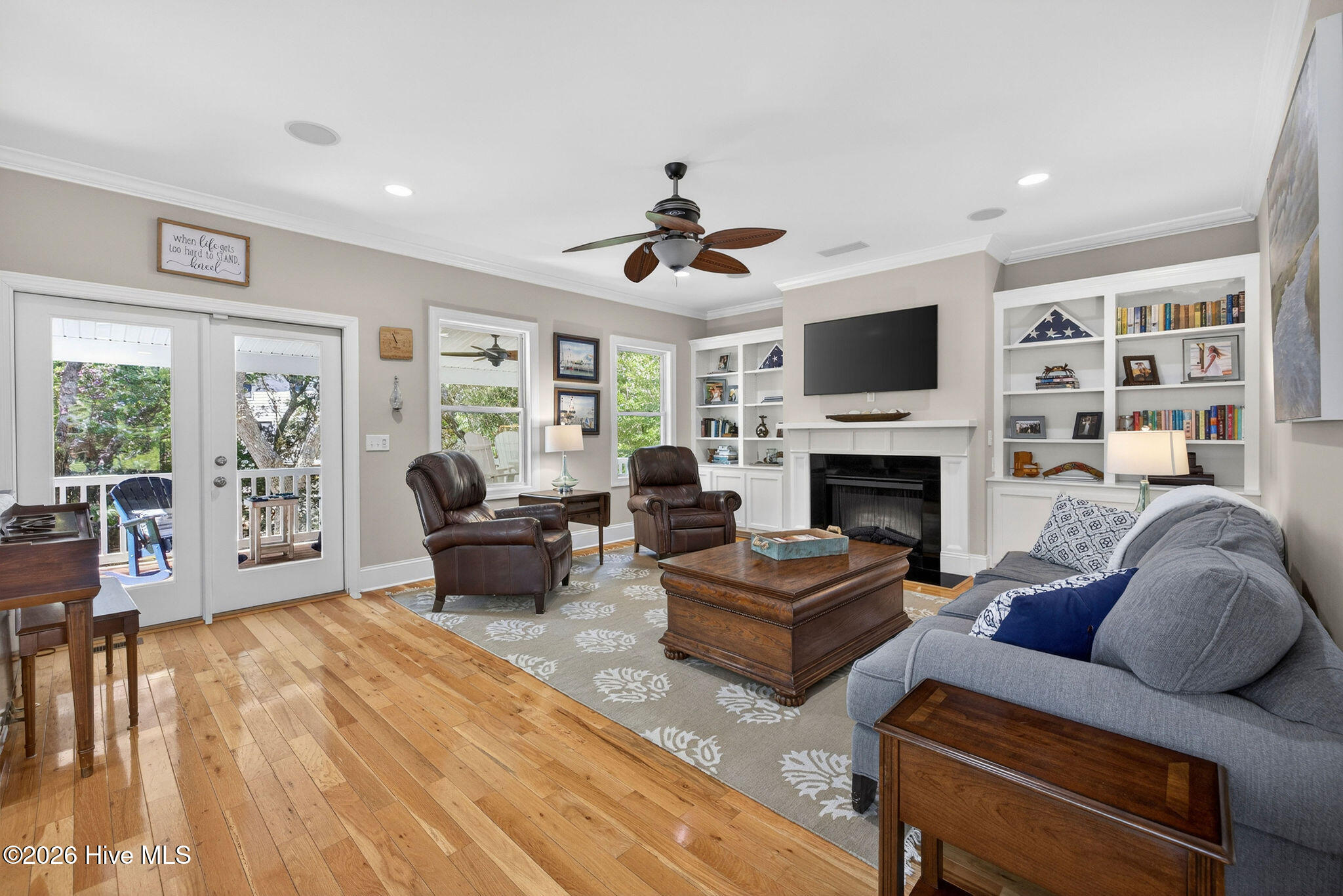 100570117 | Photo 11