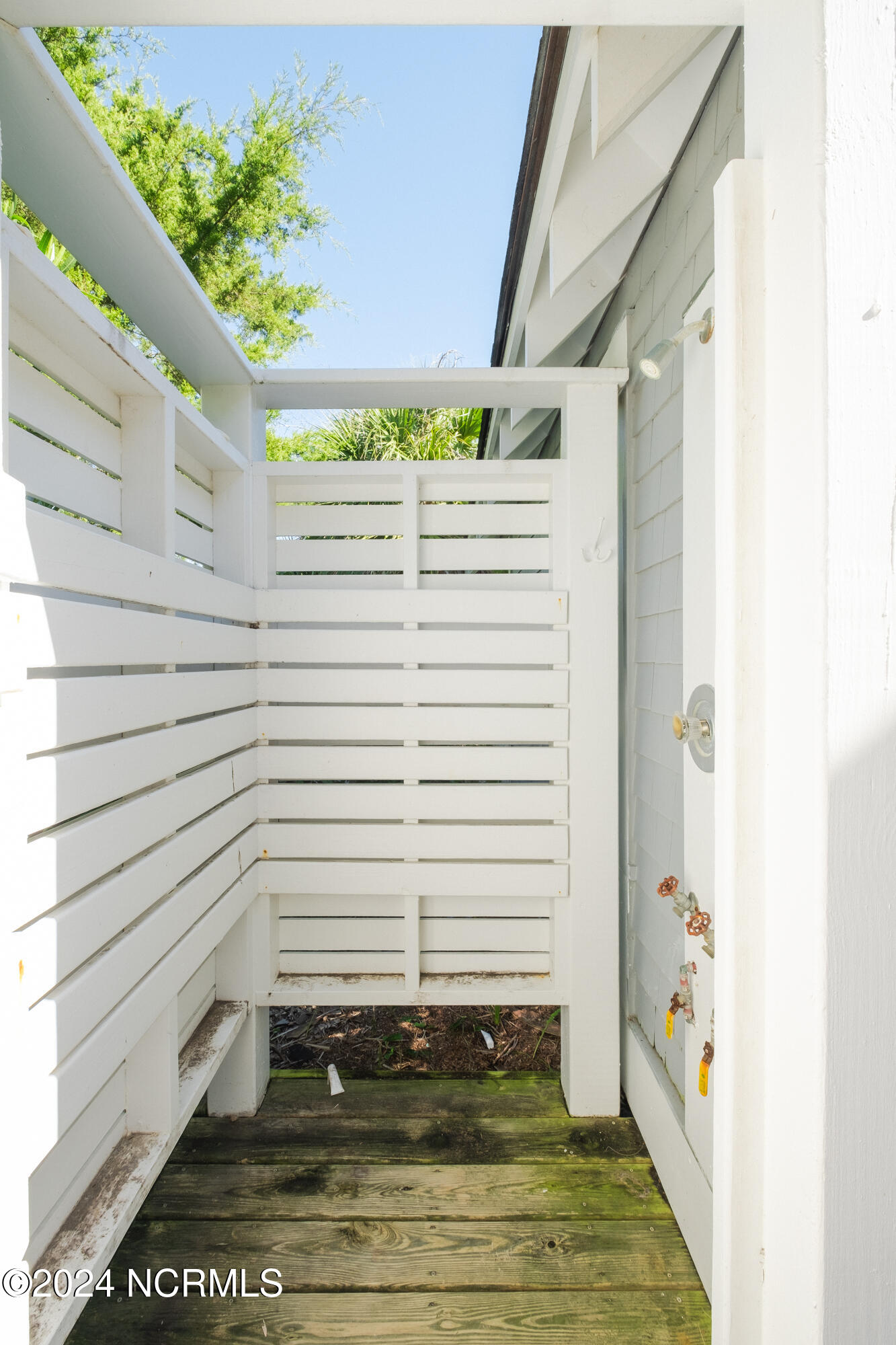 100523176 | Photo 37