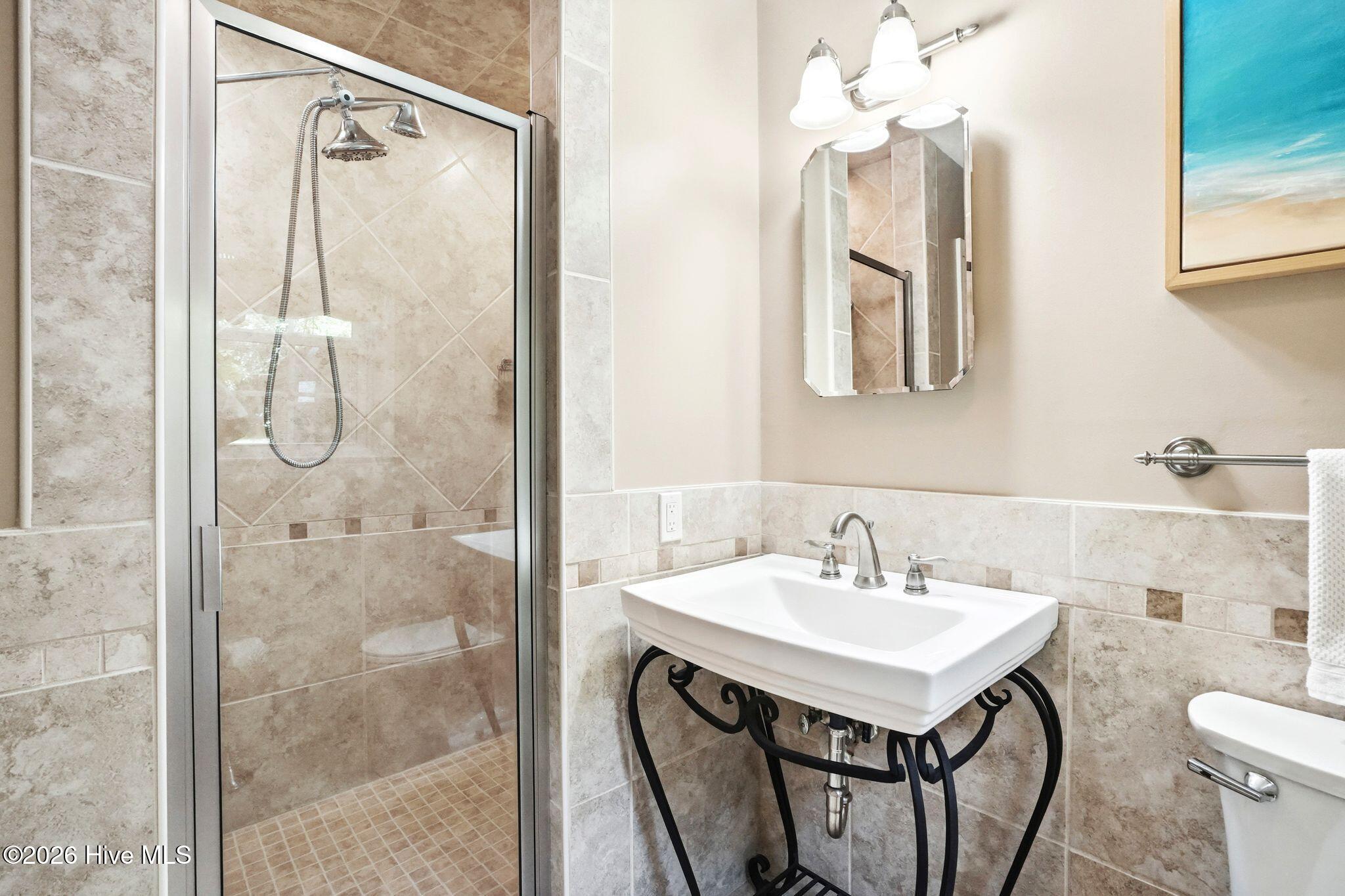 100568648 | Photo 35