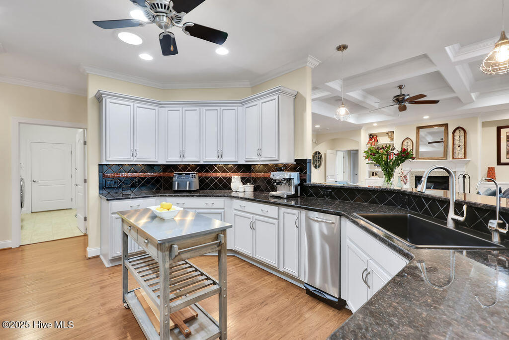 100544404 | Photo 12