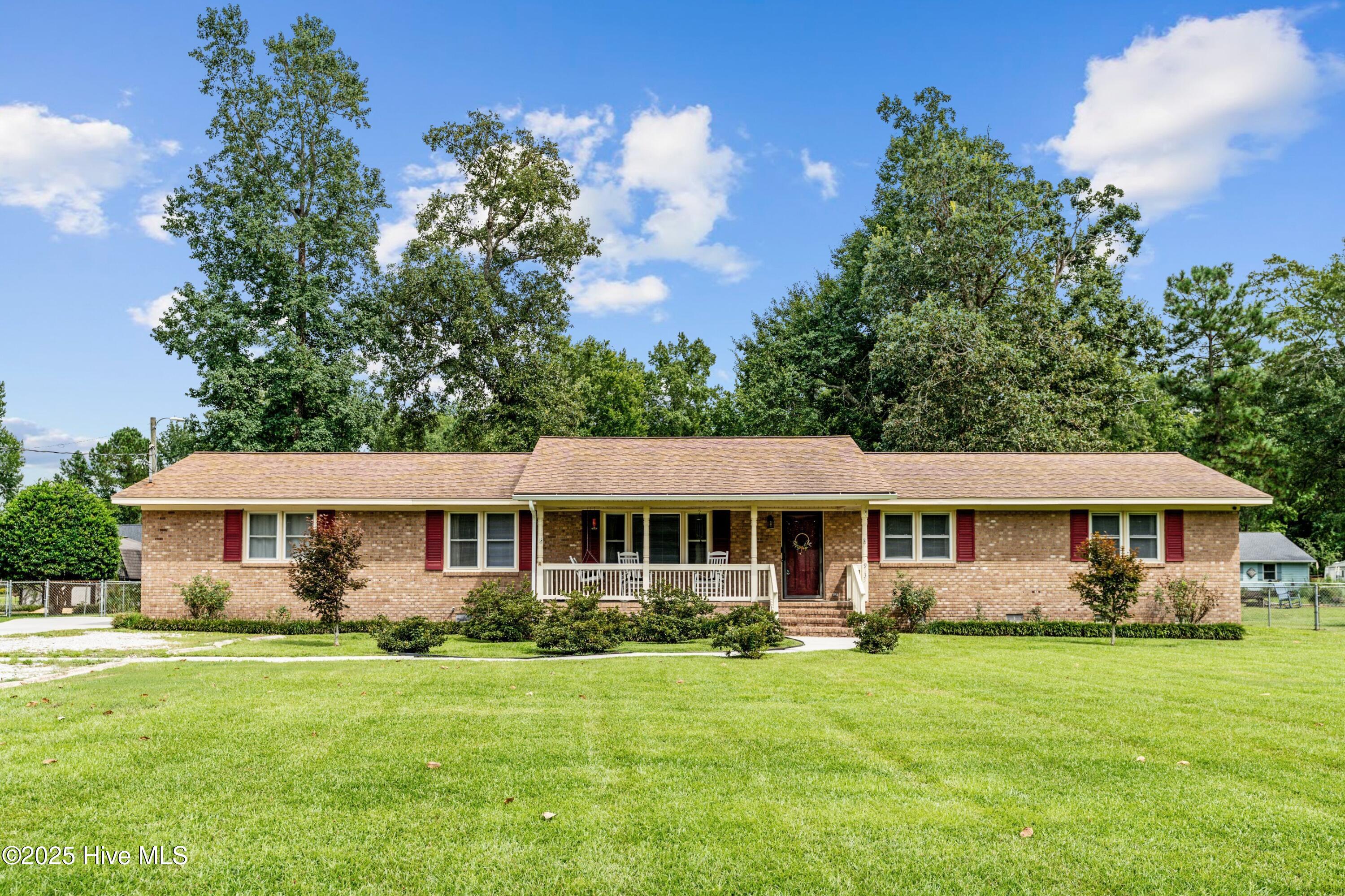 100526163 | Photo 36