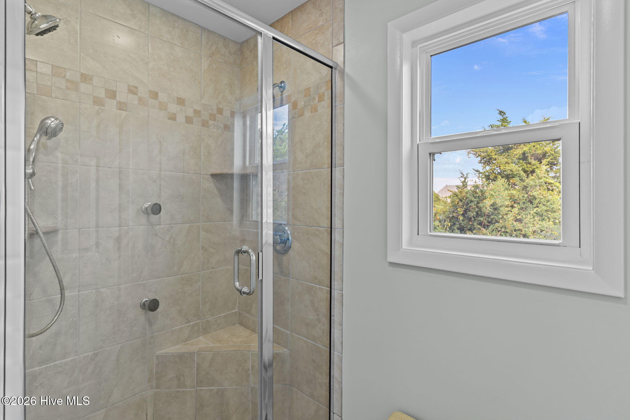 100553144 | Photo 46