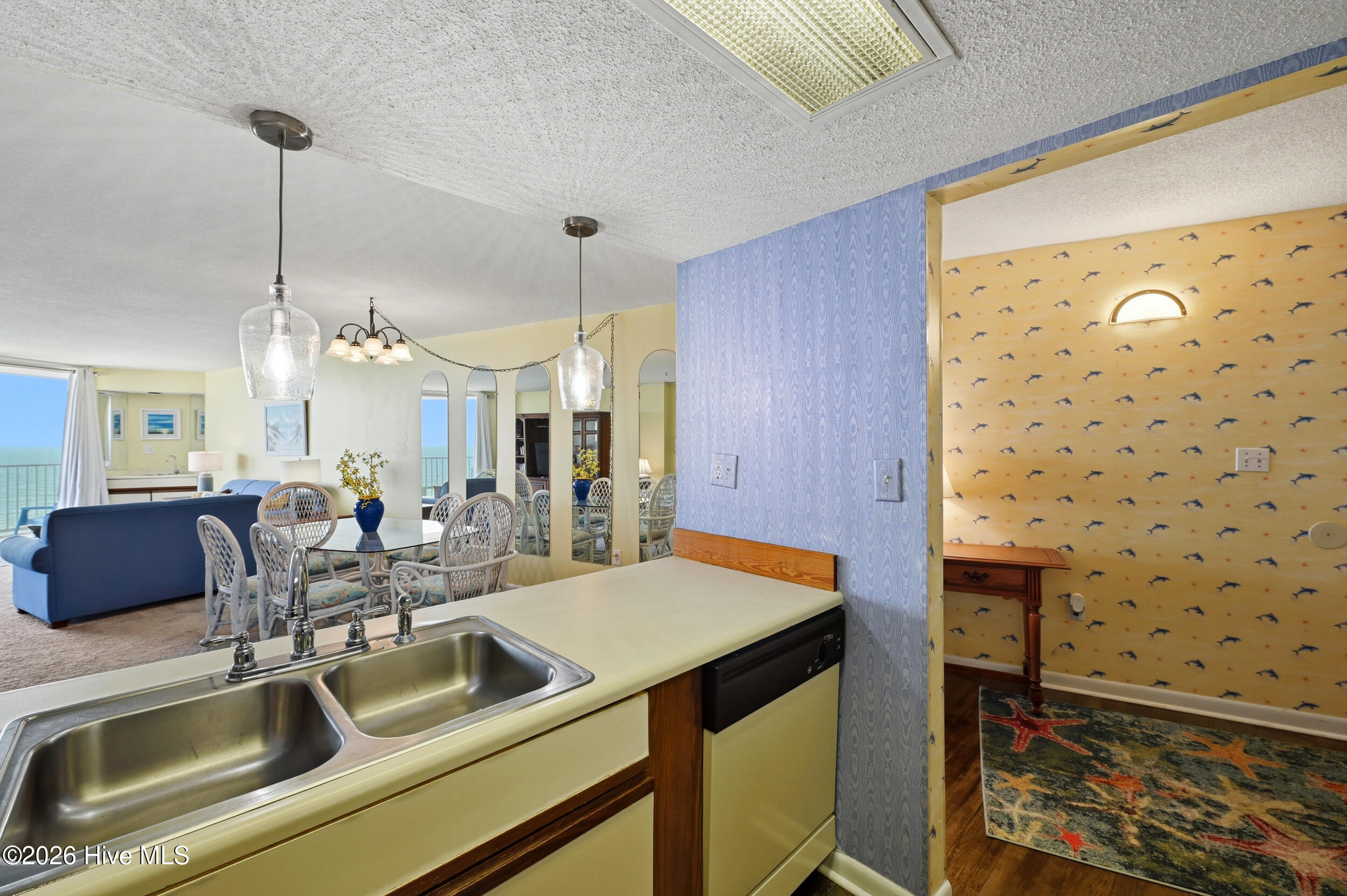 100563284 | Photo 14