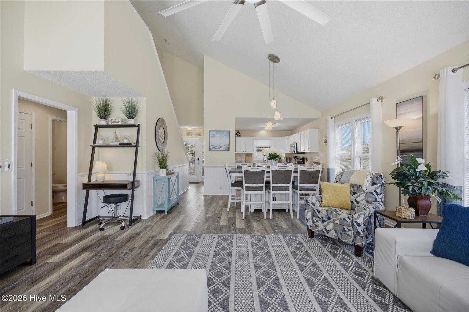 100558776 | Photo 11